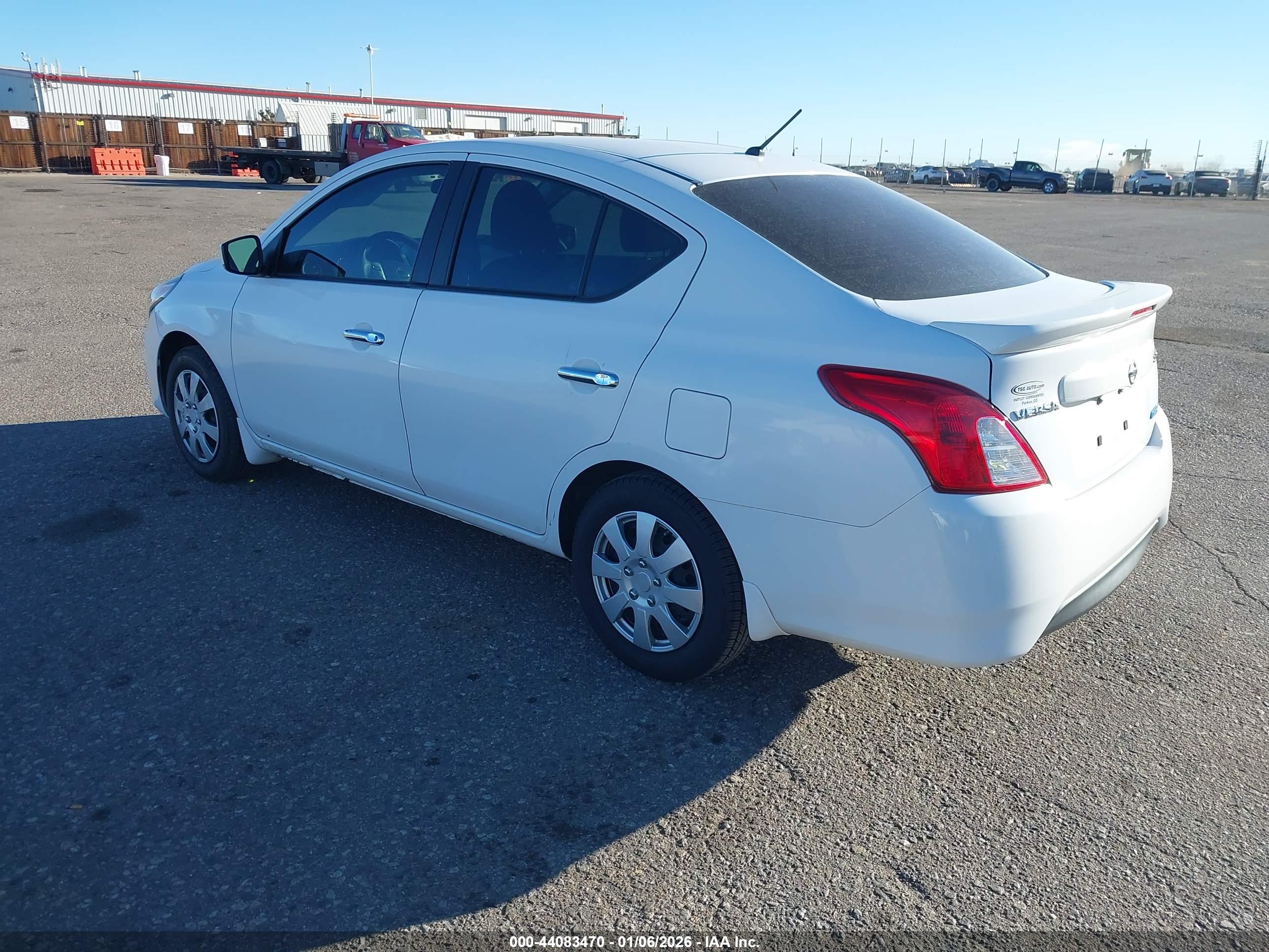 NISSAN VERSA image 3