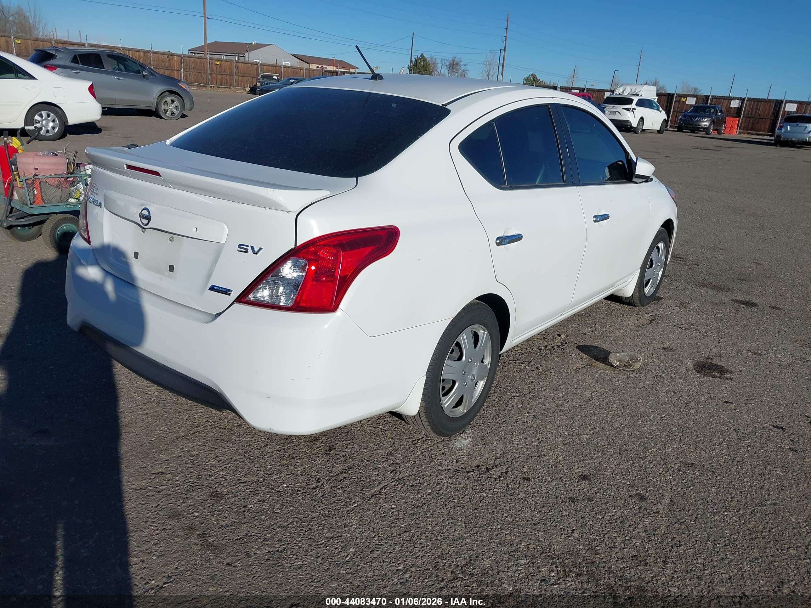 NISSAN VERSA image 4