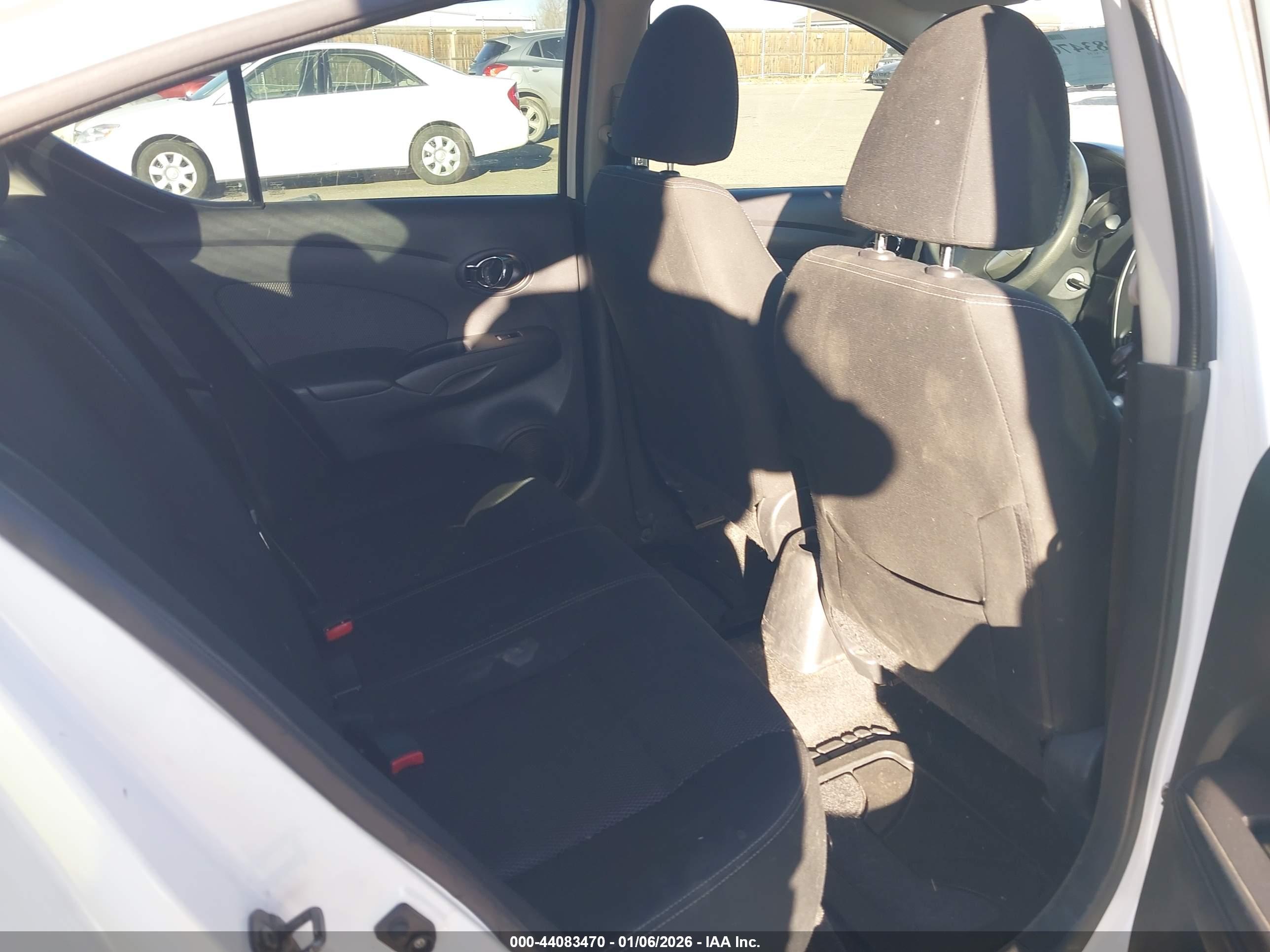 NISSAN VERSA image 8