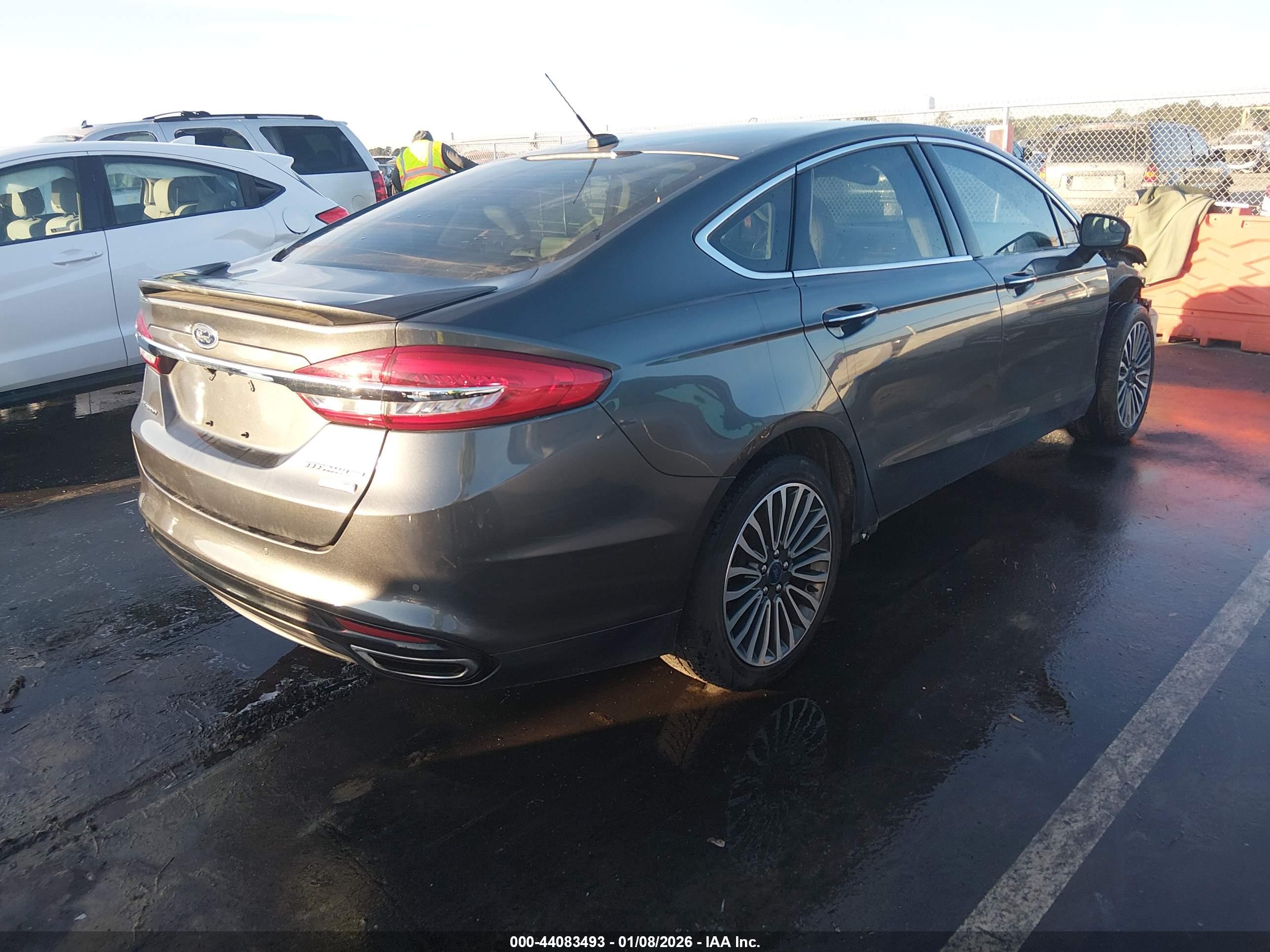 FORD FUSION image 4