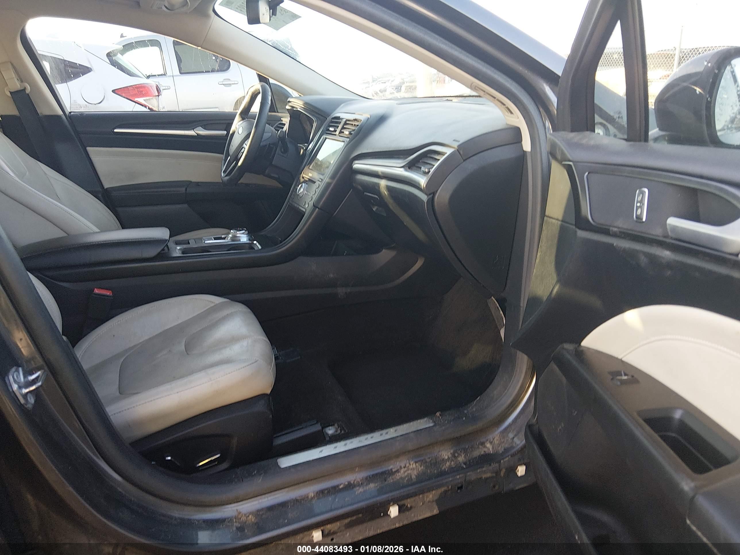 FORD FUSION image 5