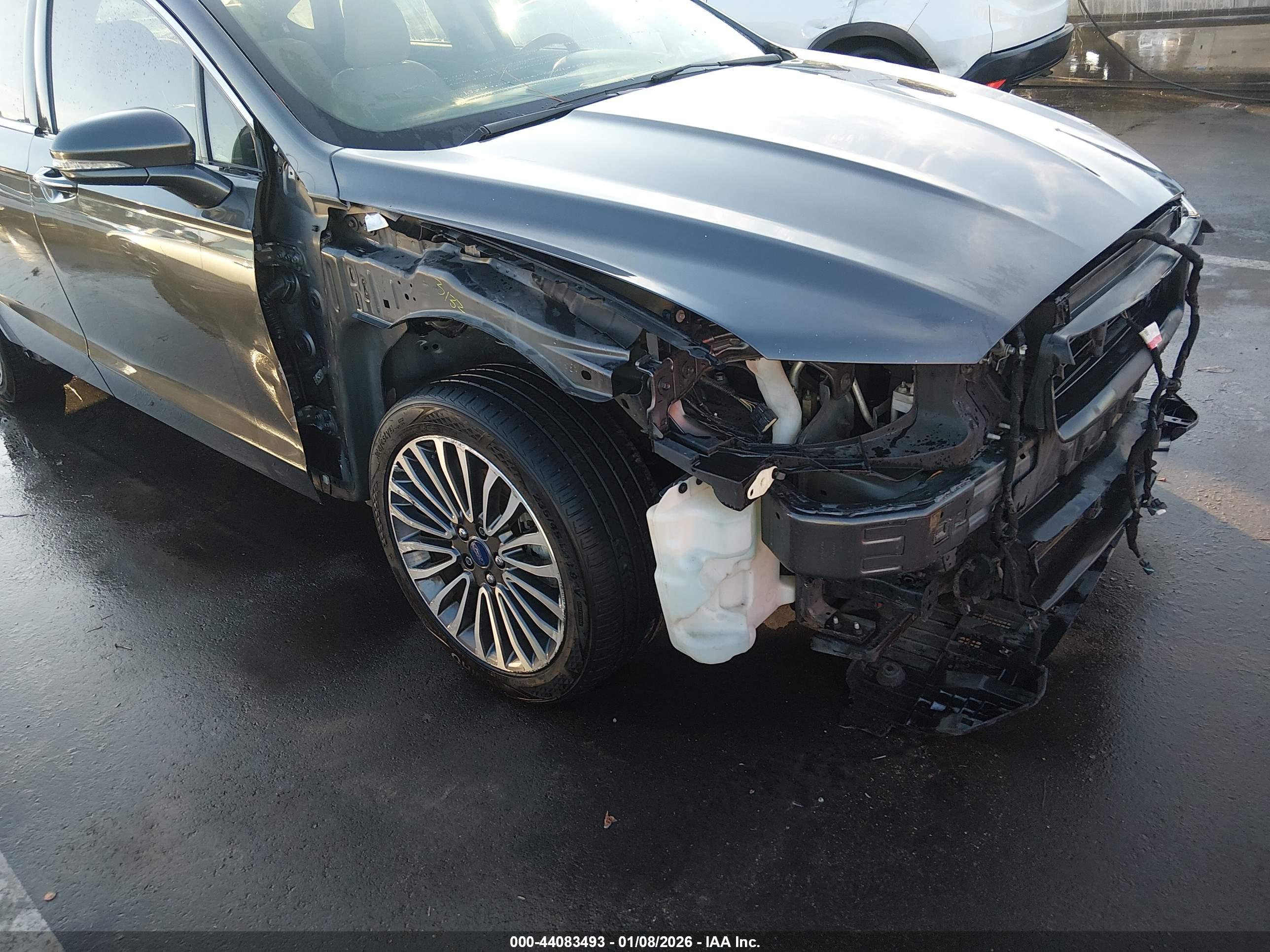 FORD FUSION image 6
