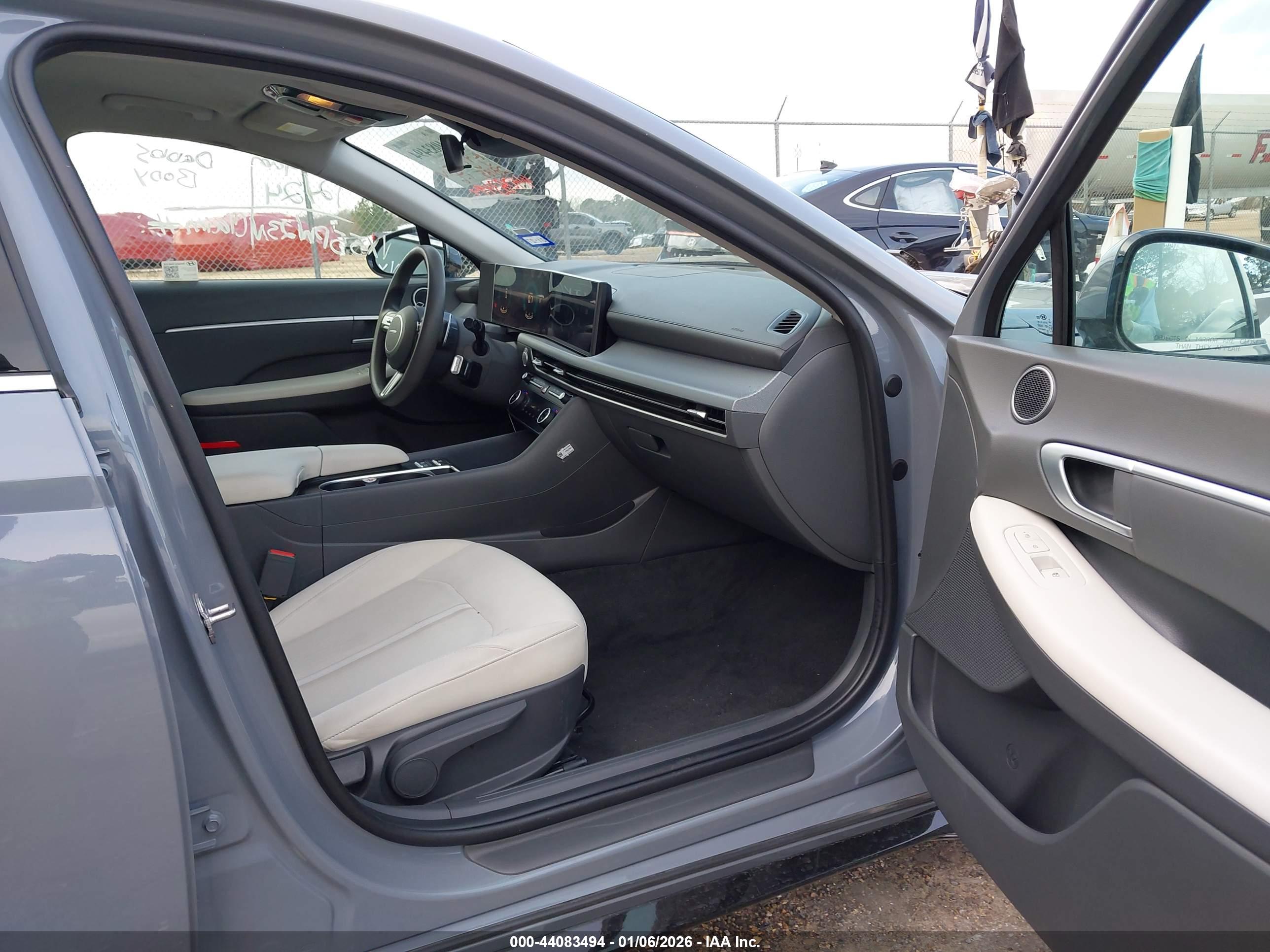 HYUNDAI SONATA image 5