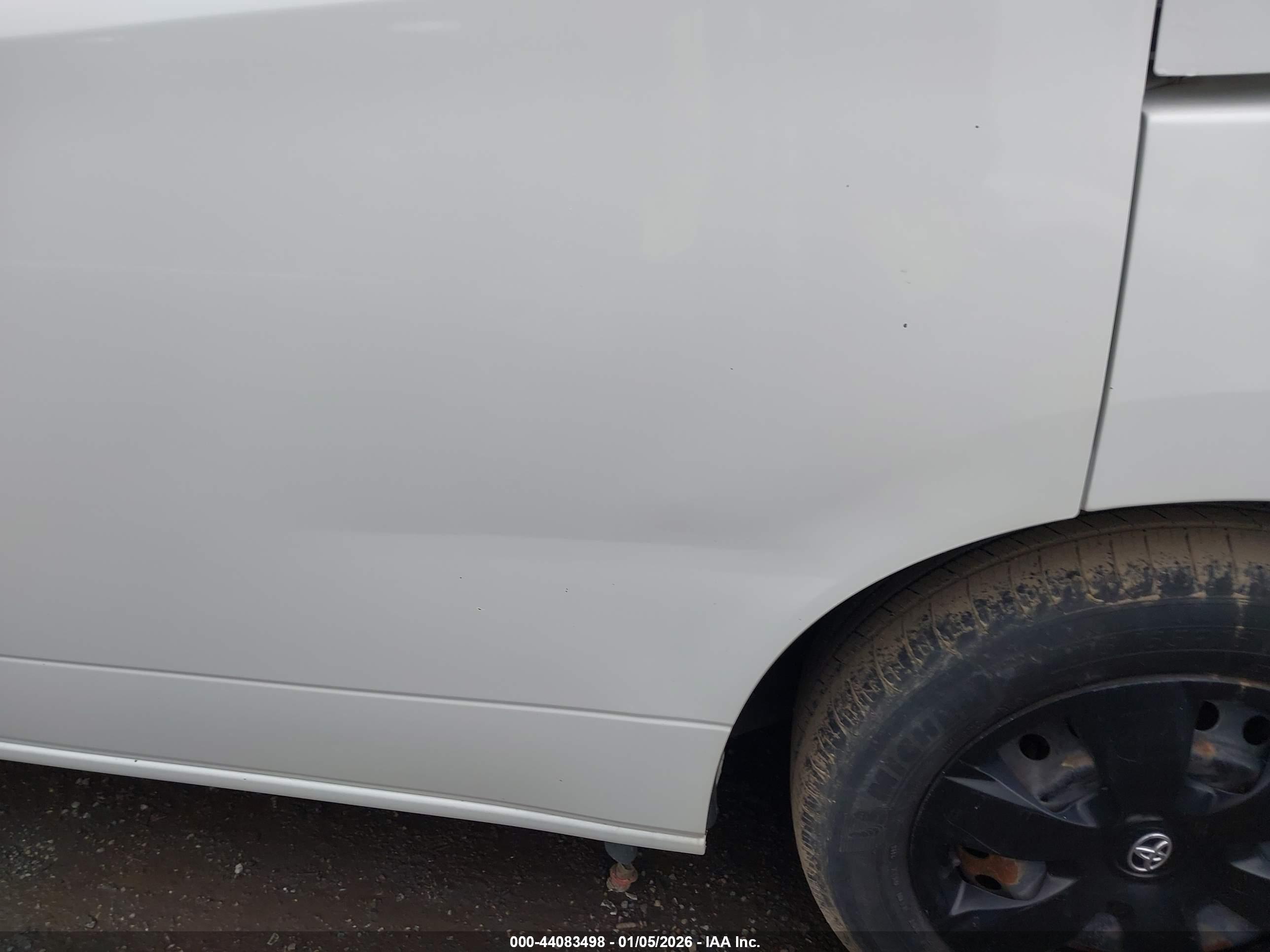NISSAN QUEST image 6