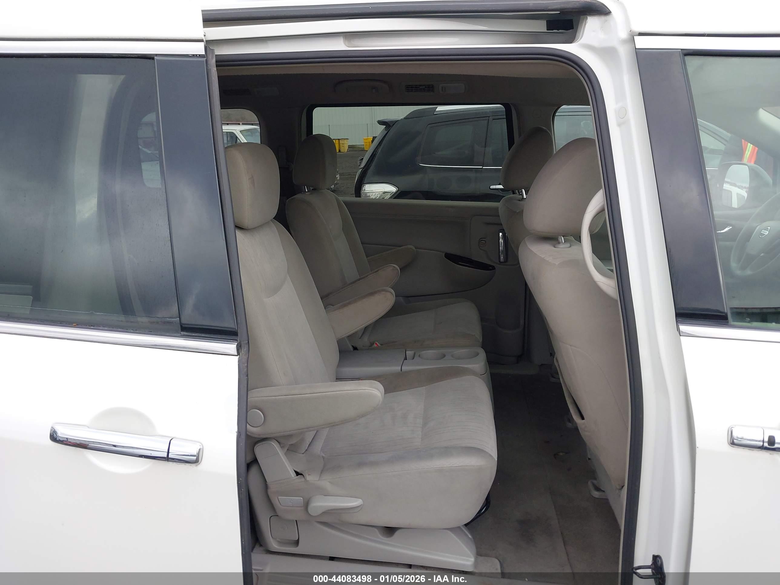NISSAN QUEST image 8