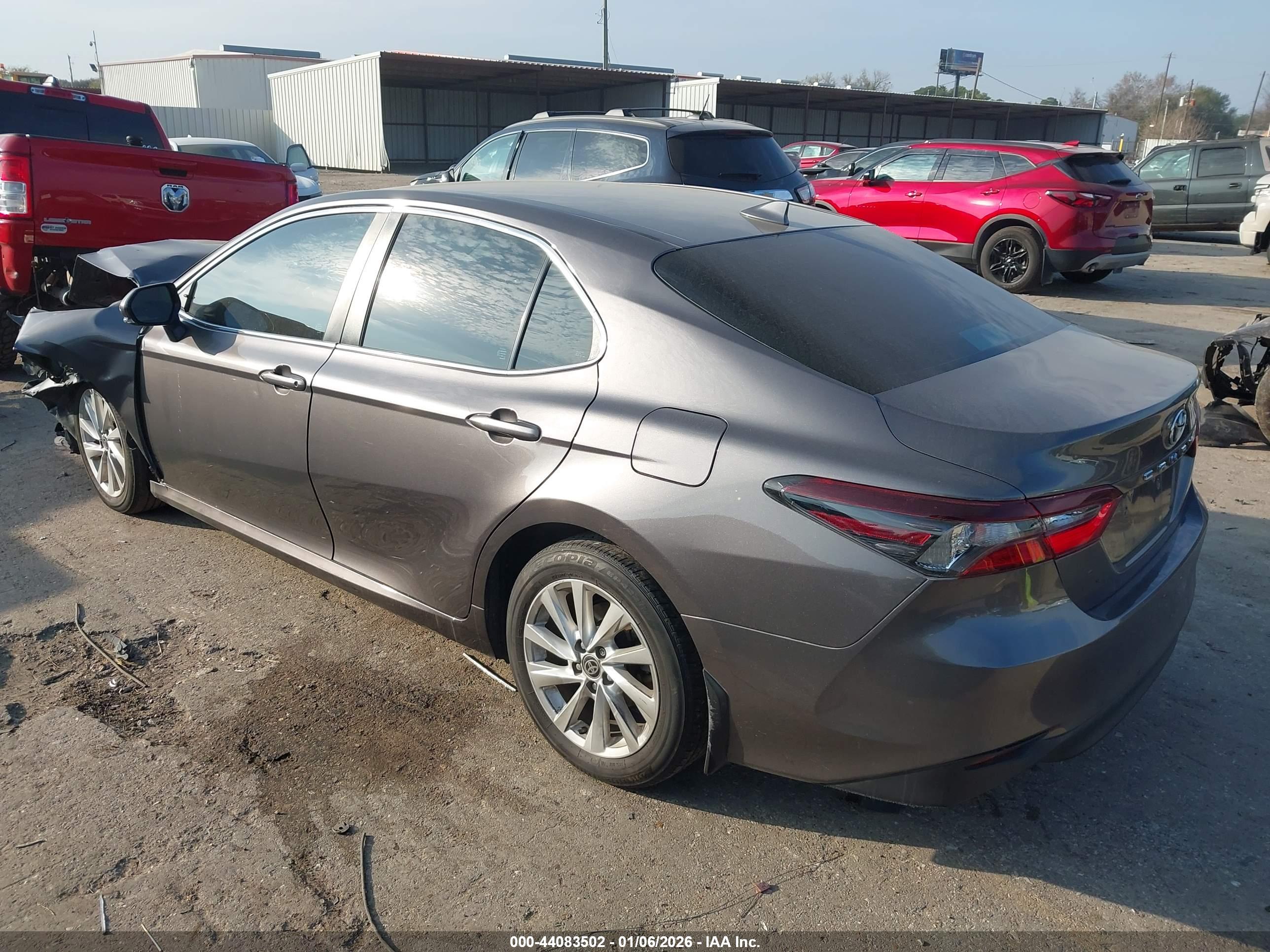 TOYOTA CAMRY image 3