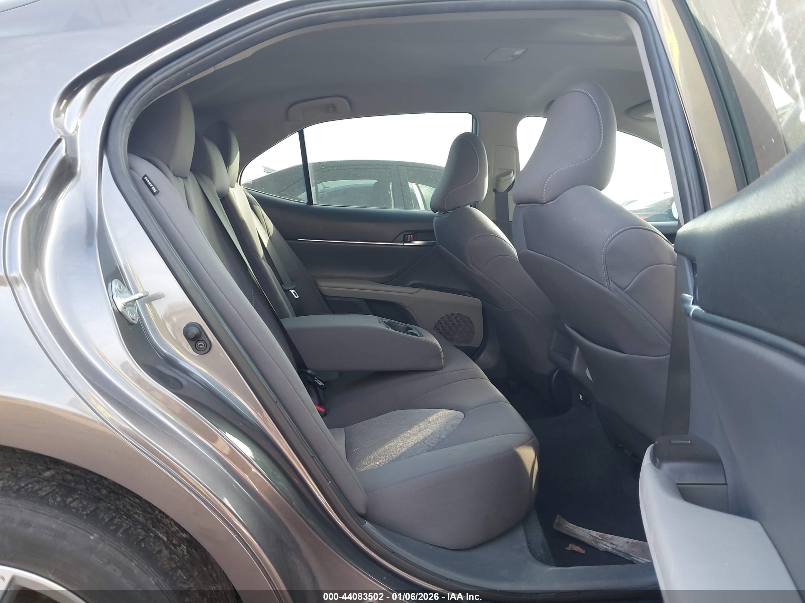 TOYOTA CAMRY image 8