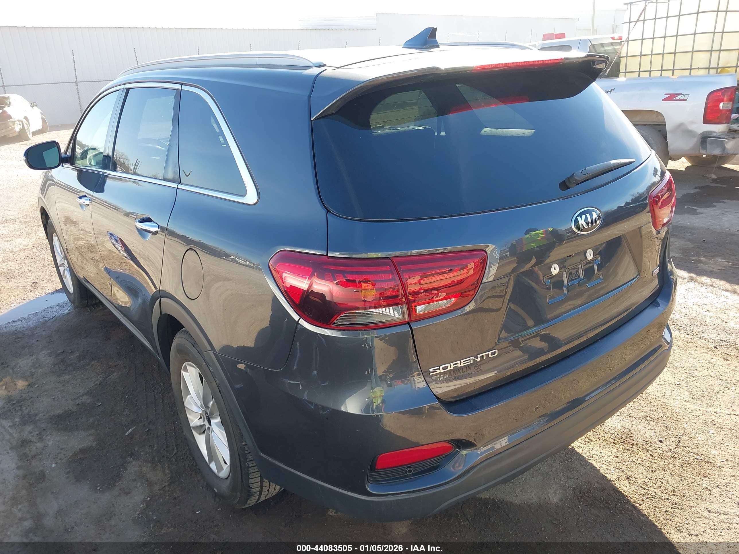 KIA SORENTO image 3