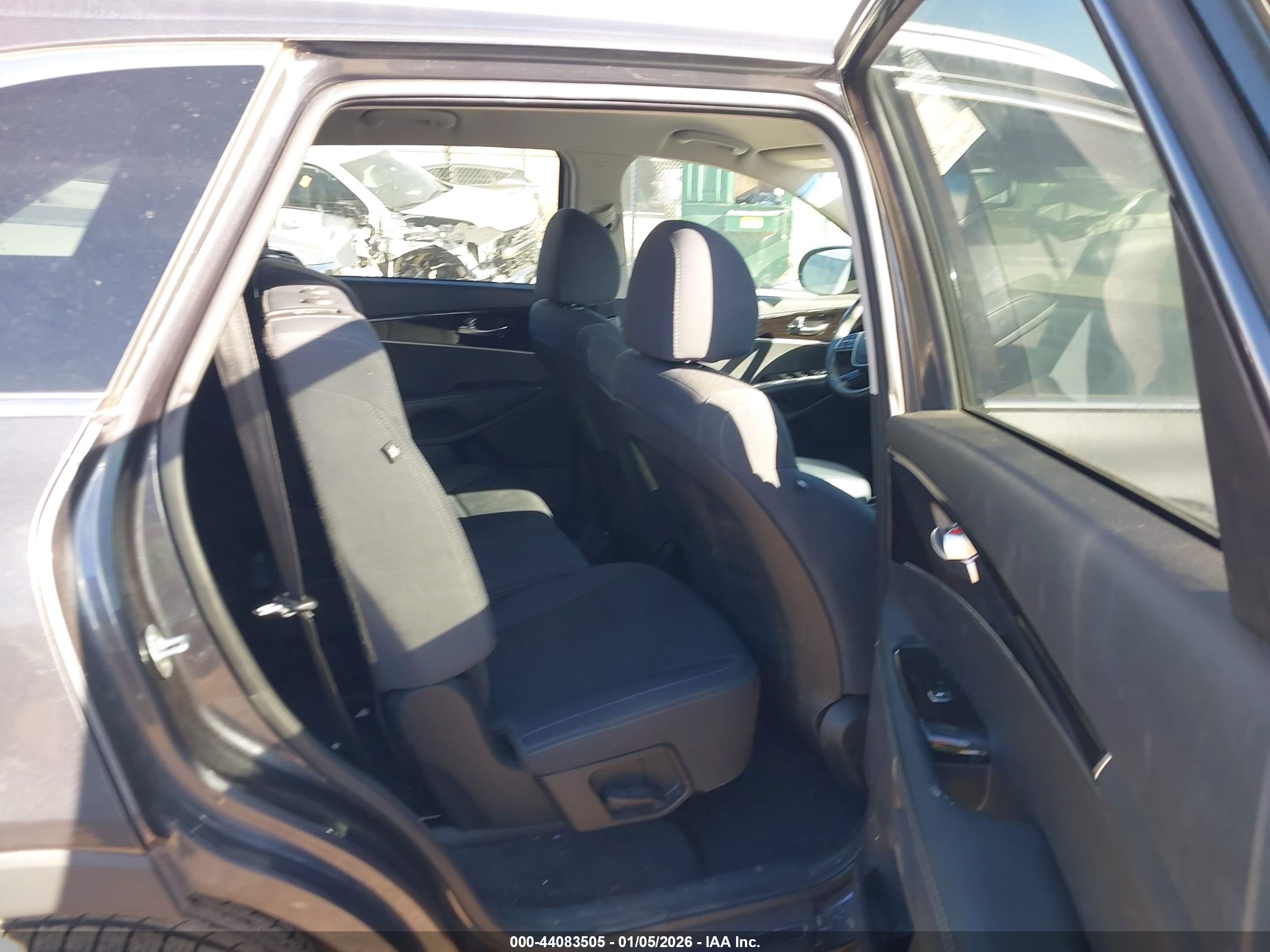 KIA SORENTO image 8