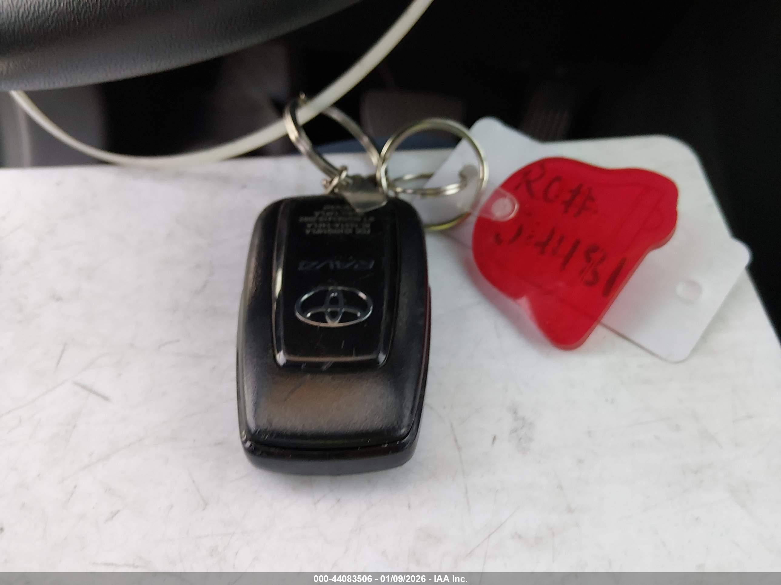 TOYOTA RAV4 image 11