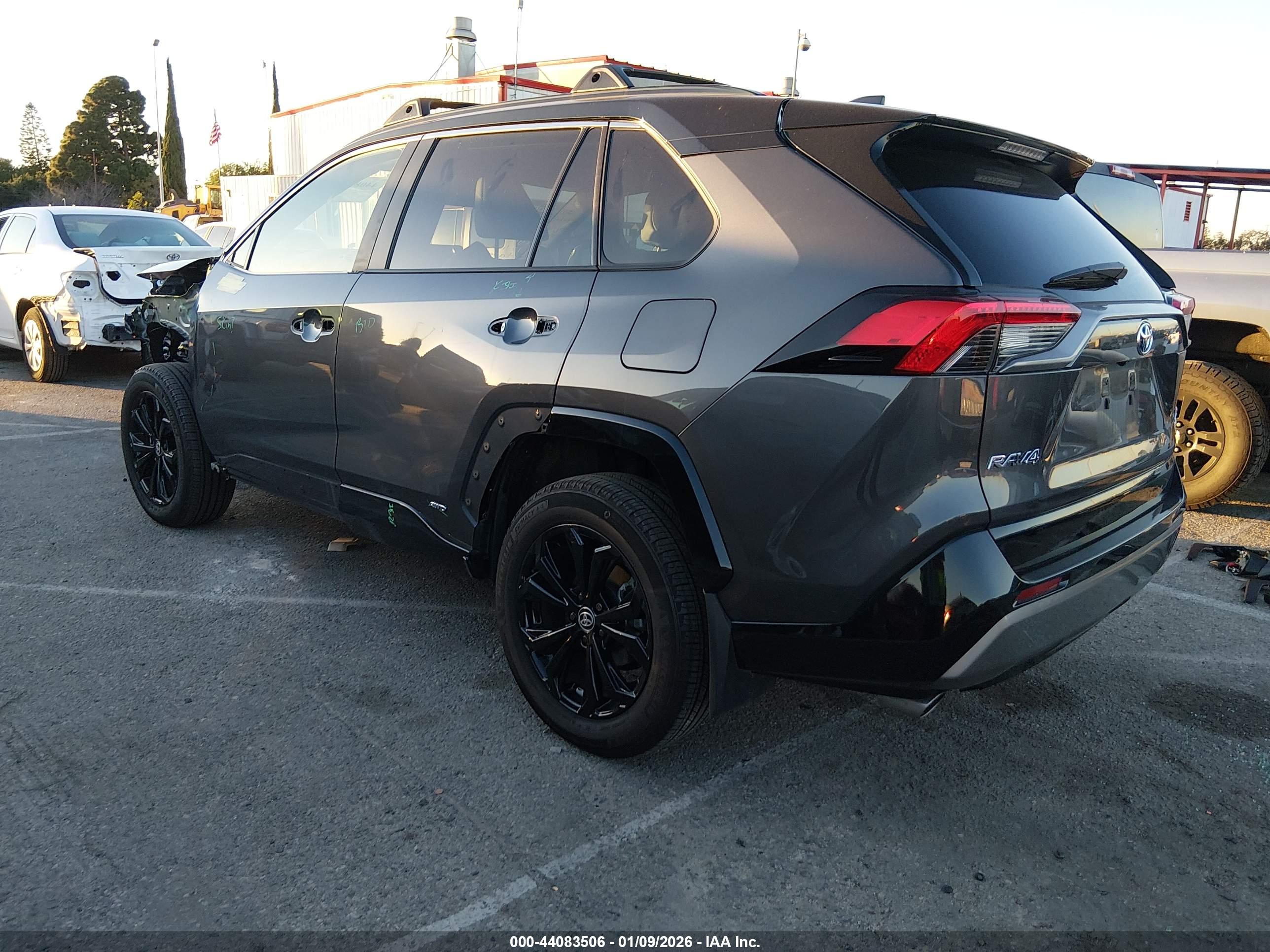 TOYOTA RAV4 image 3