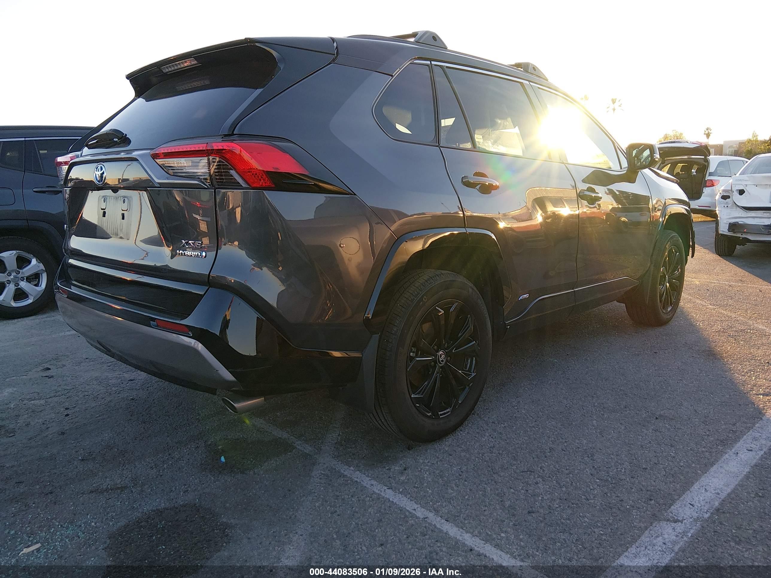 TOYOTA RAV4 image 4