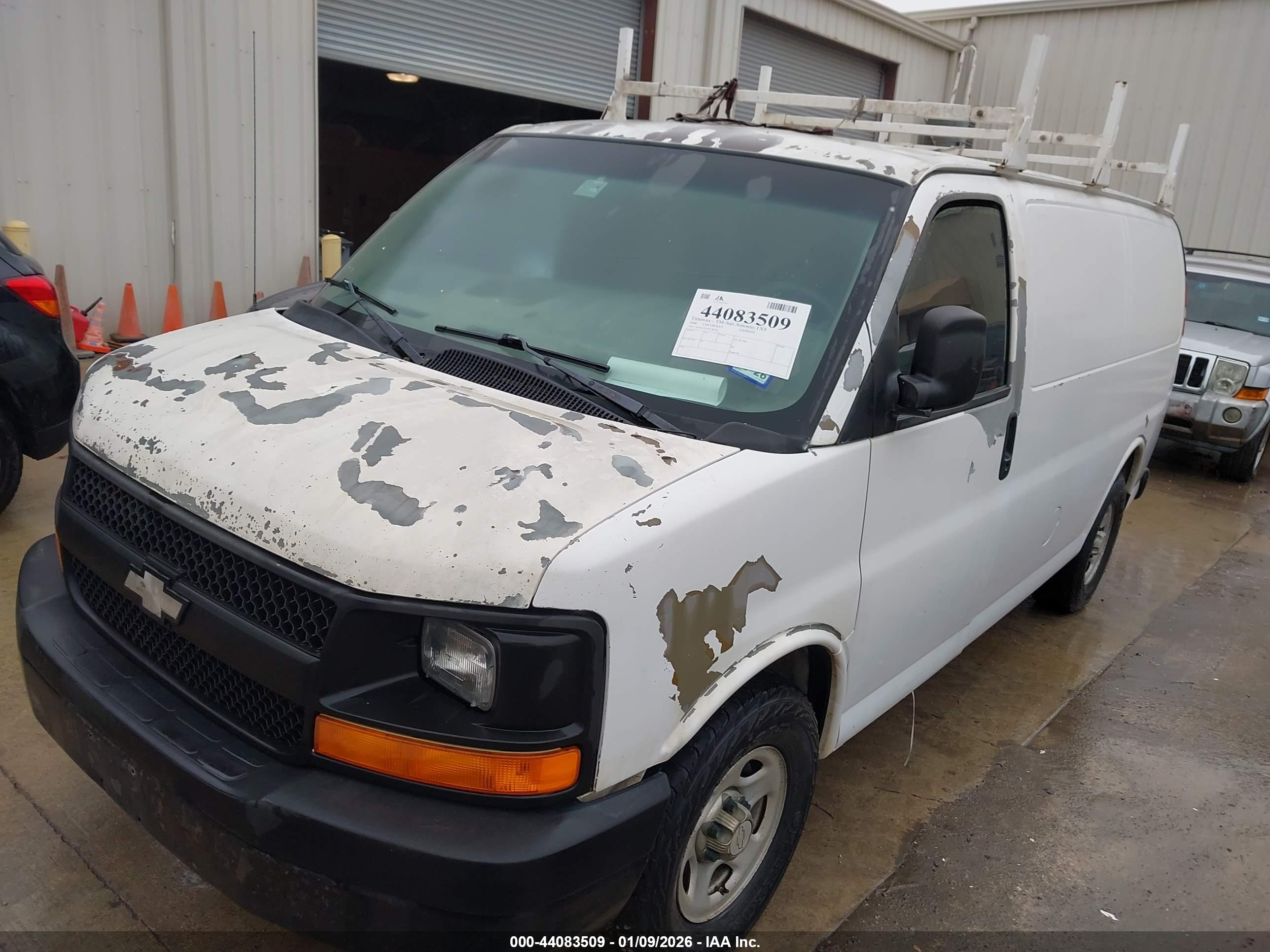 CHEVROLET EXPRESS image 2