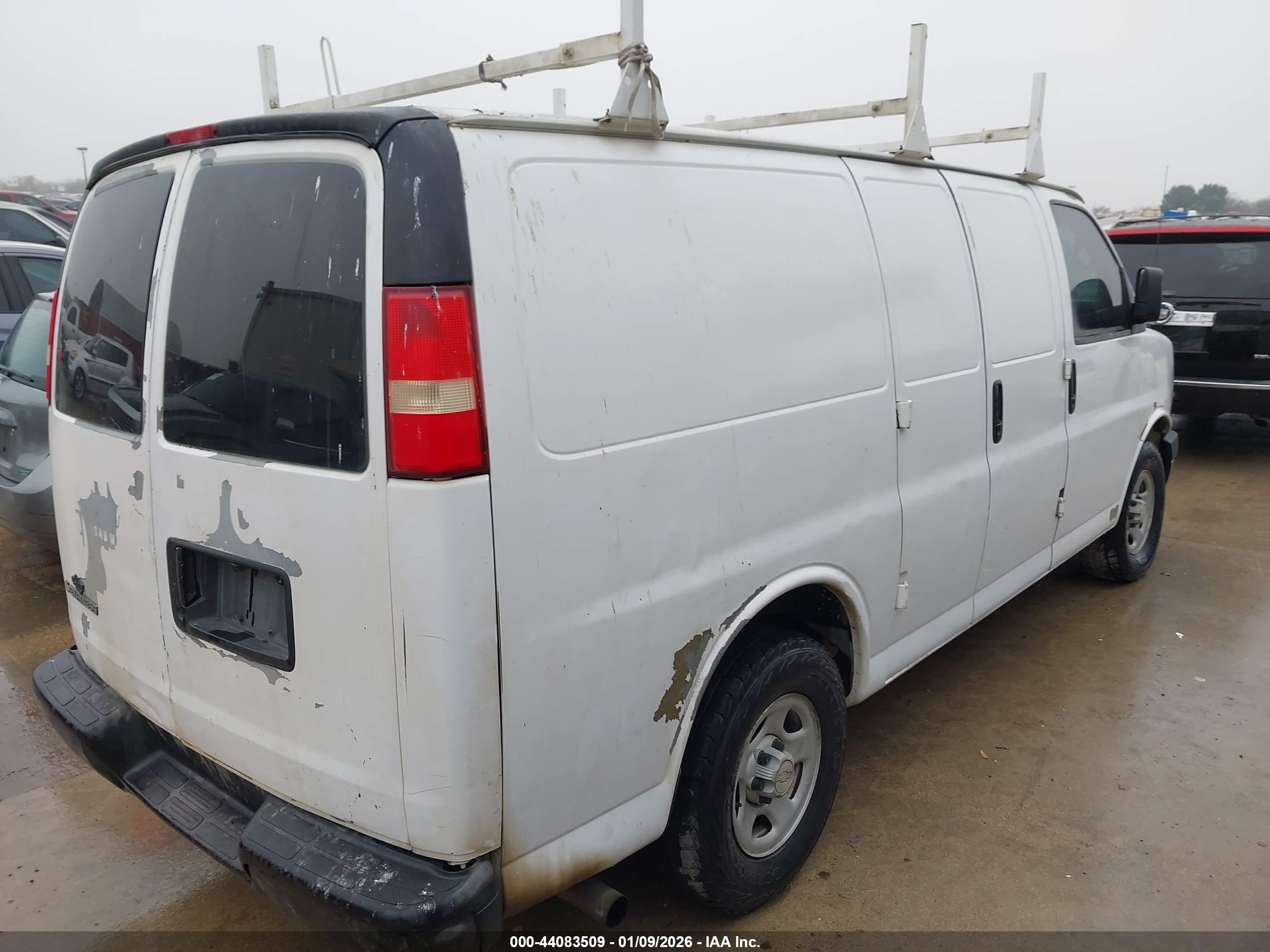 CHEVROLET EXPRESS image 4