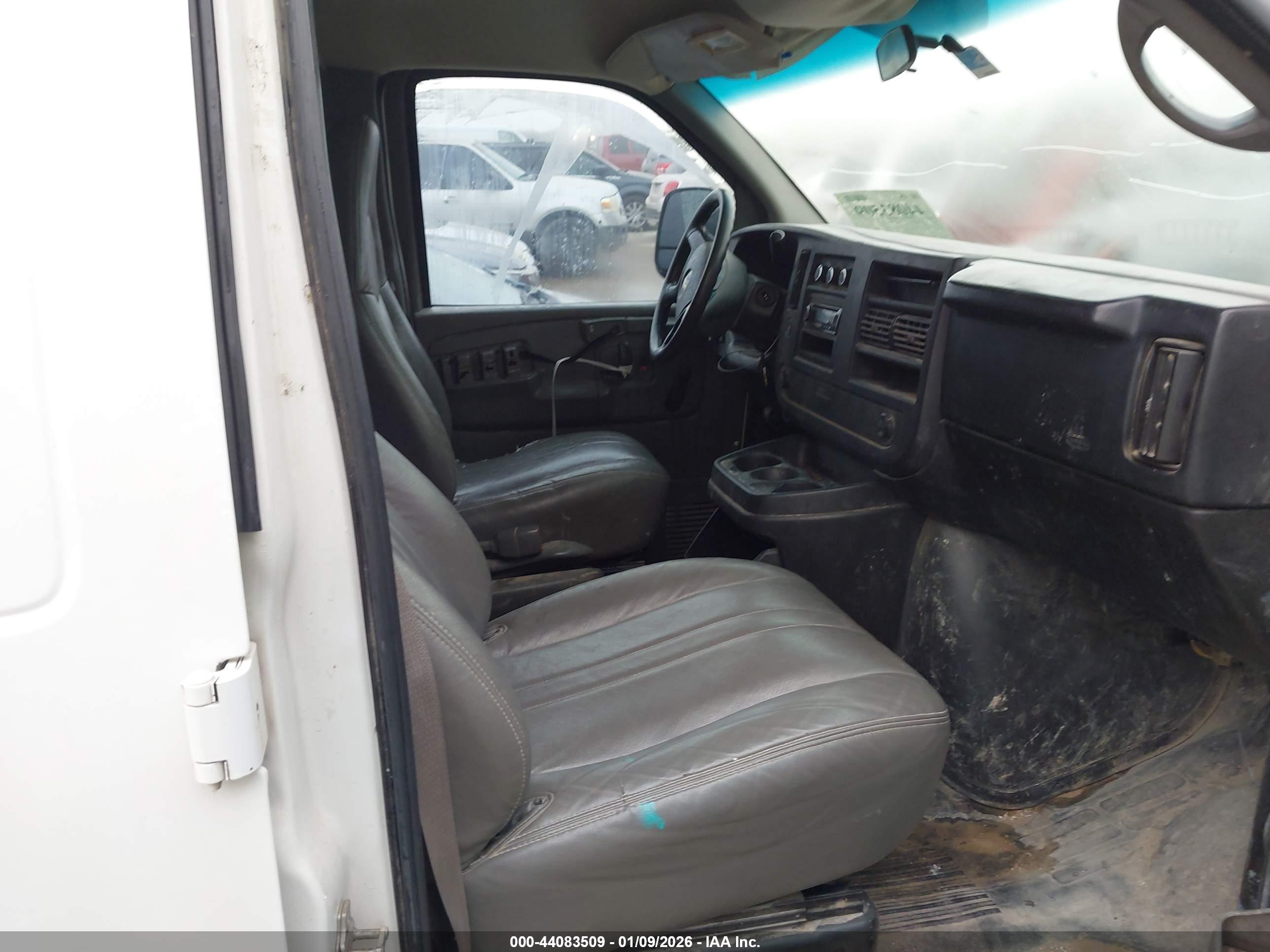 CHEVROLET EXPRESS image 5