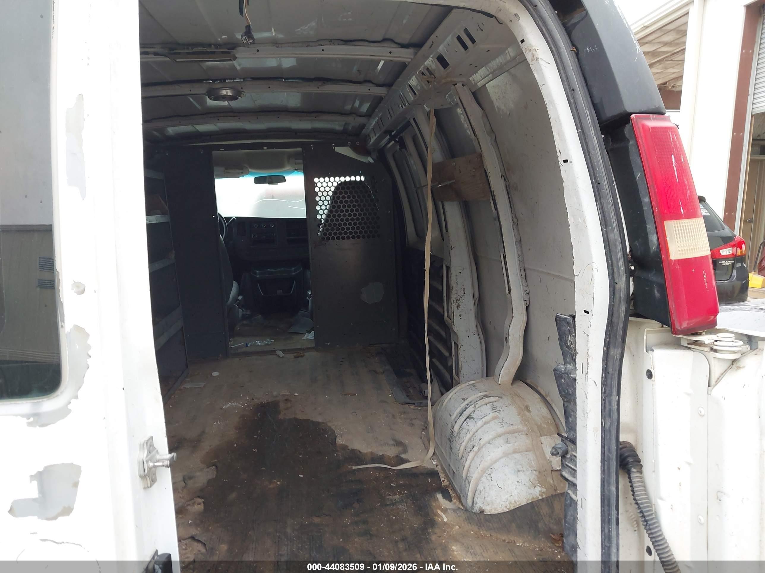 CHEVROLET EXPRESS image 8