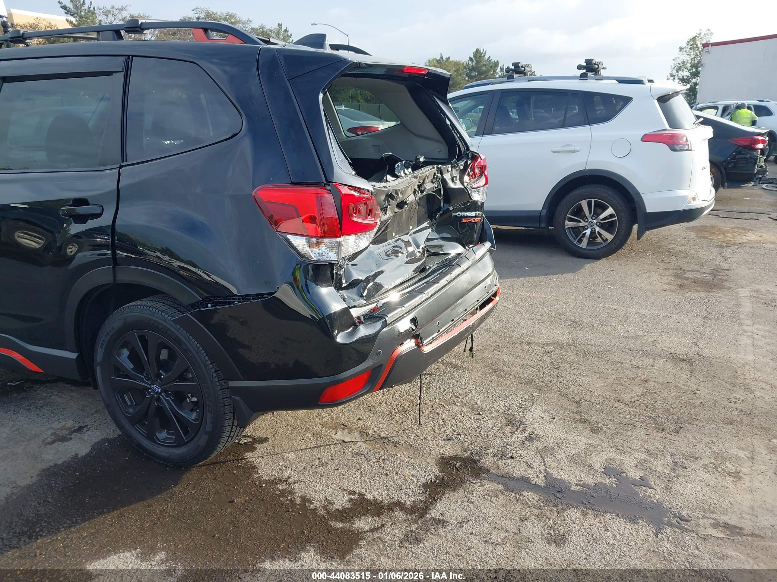 SUBARU FORESTER image 6
