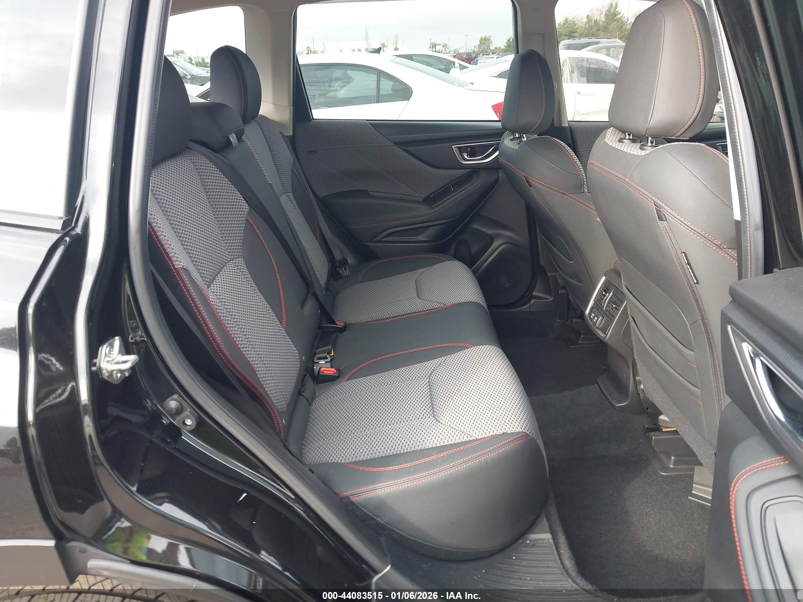 SUBARU FORESTER image 8