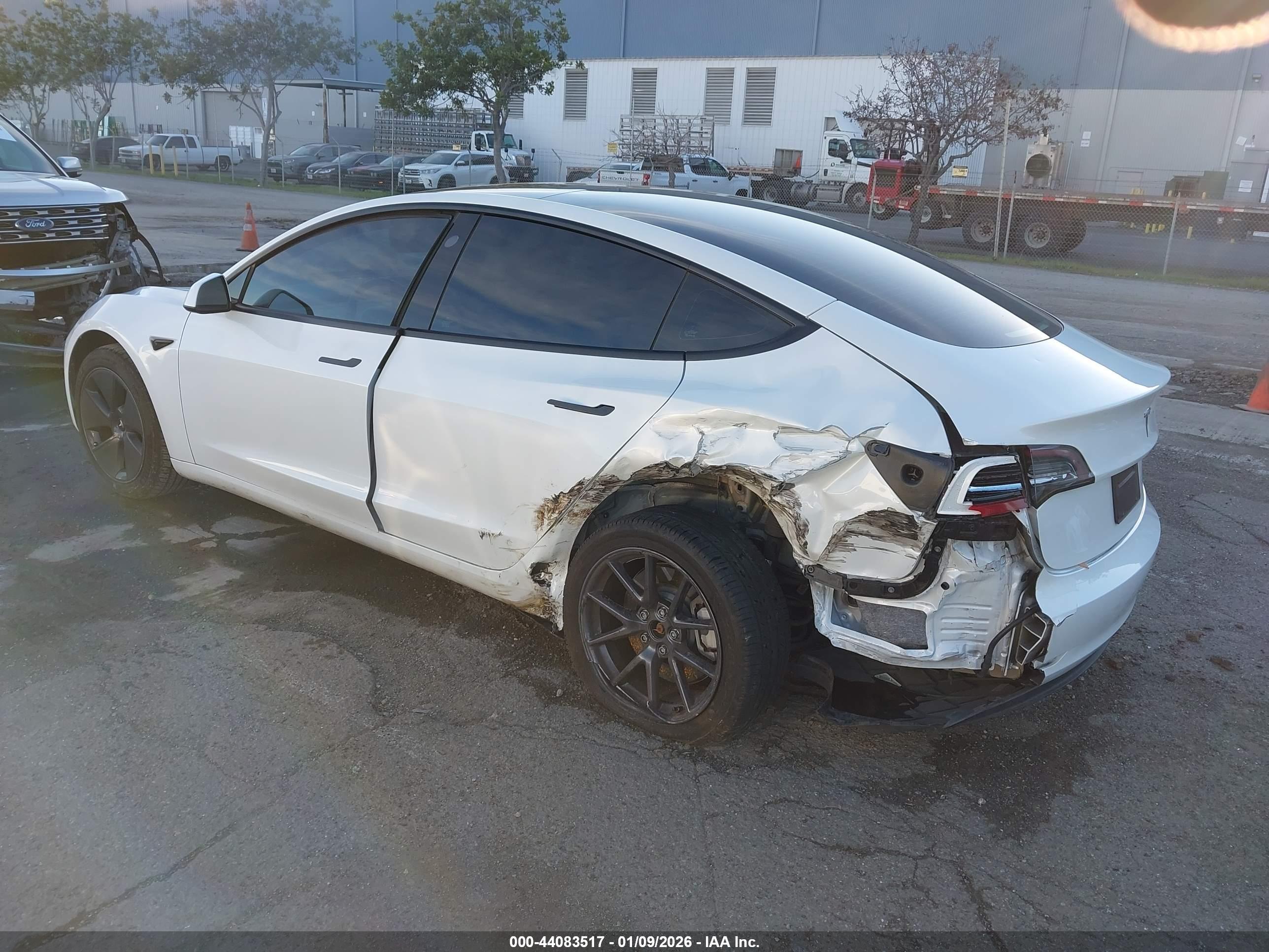 TESLA MODEL image 3