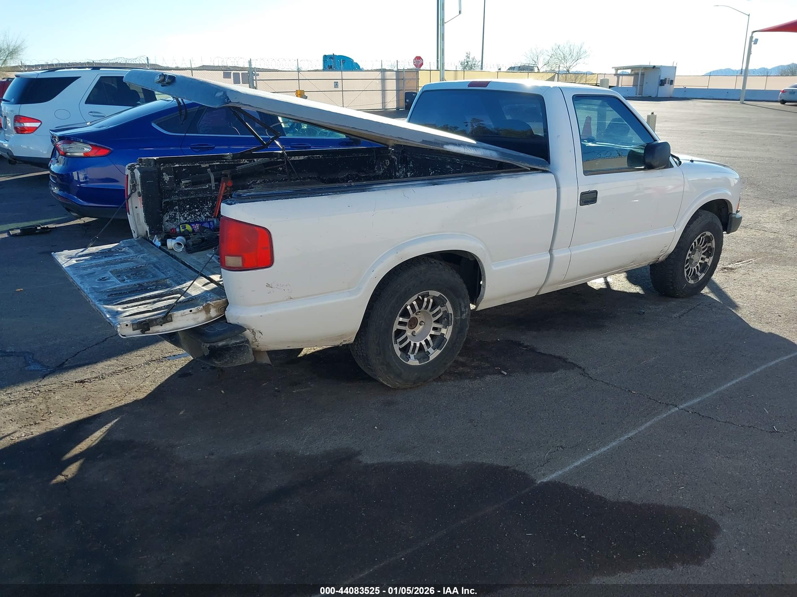 CHEVROLET S-10 image 4