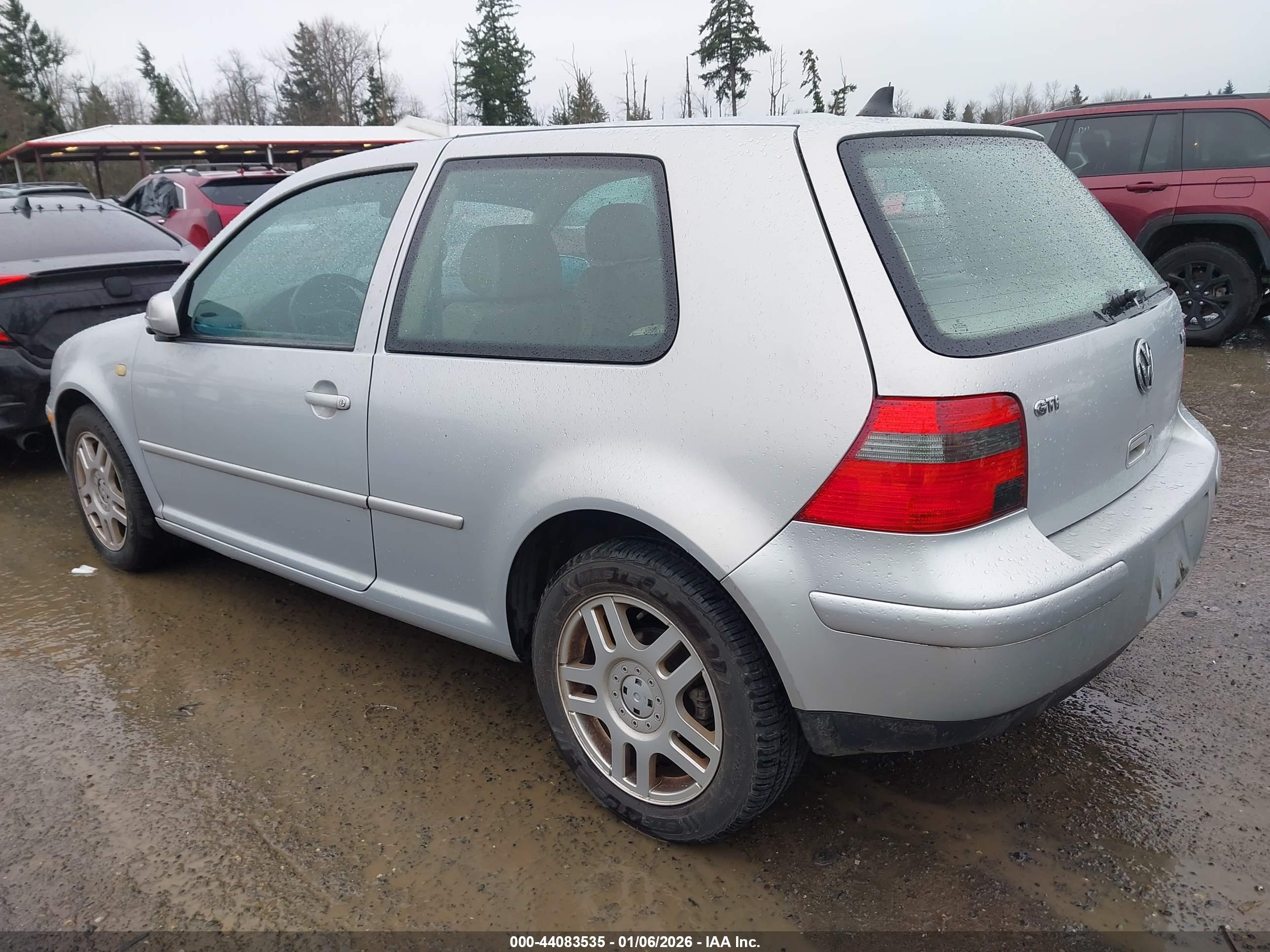 VOLKSWAGEN GTI image 3