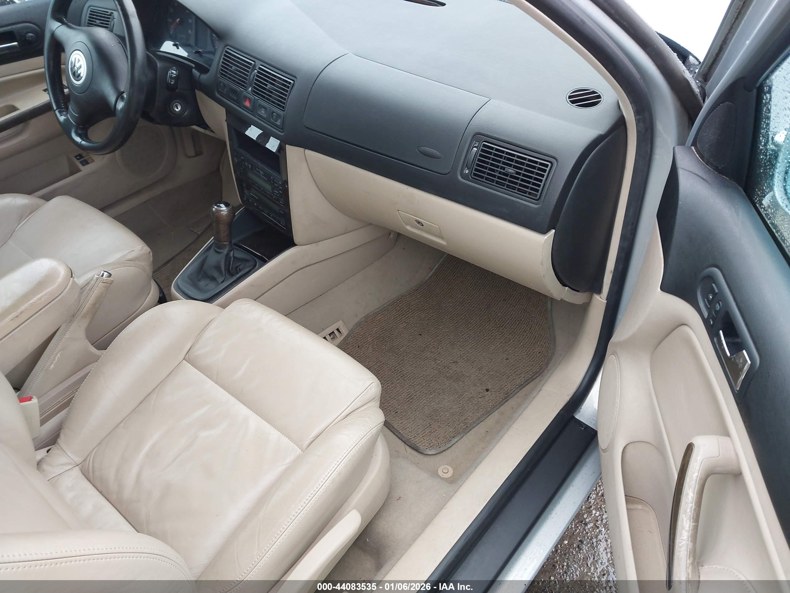 VOLKSWAGEN GTI image 5