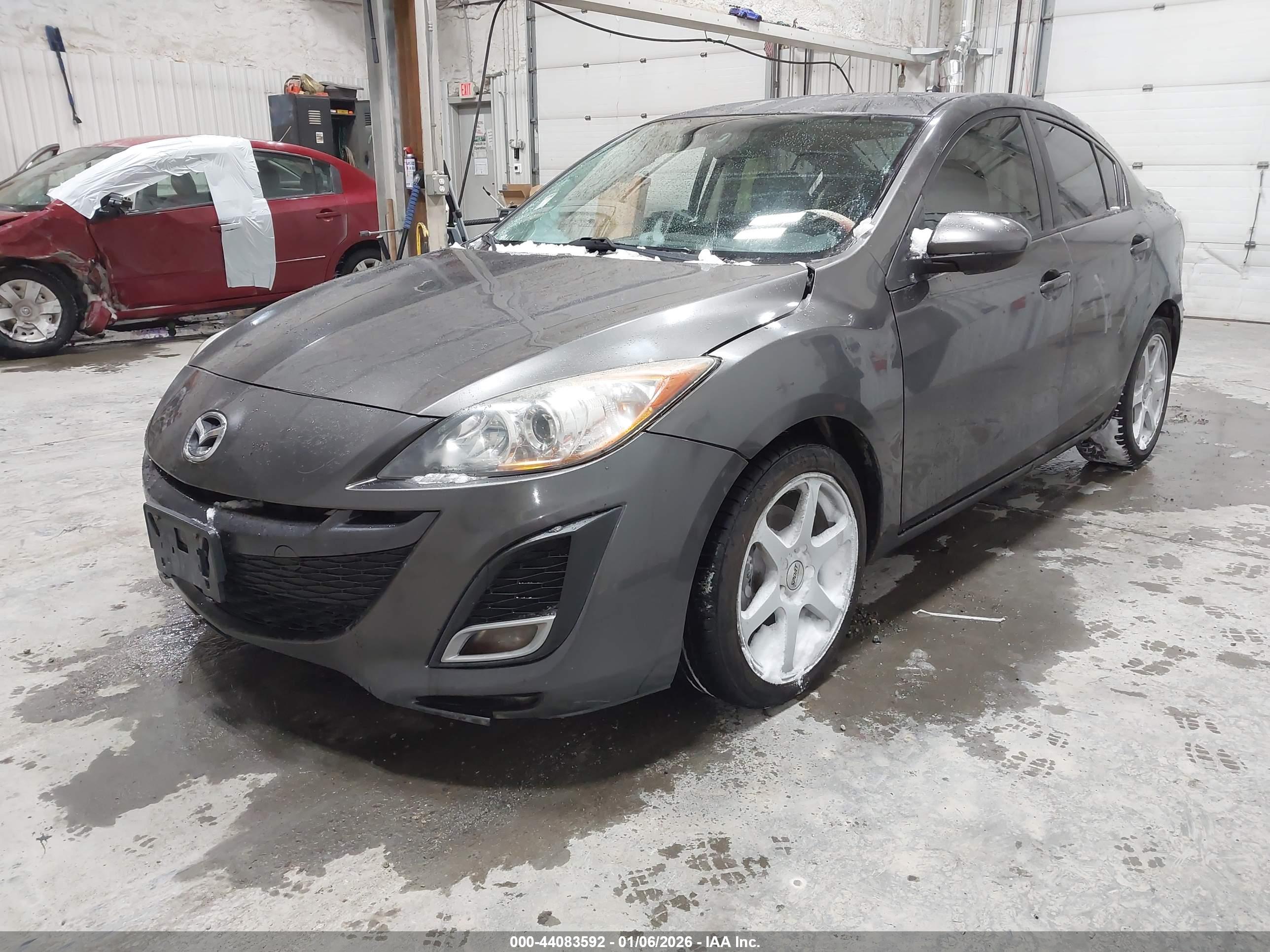 MAZDA MAZDA3 image 2