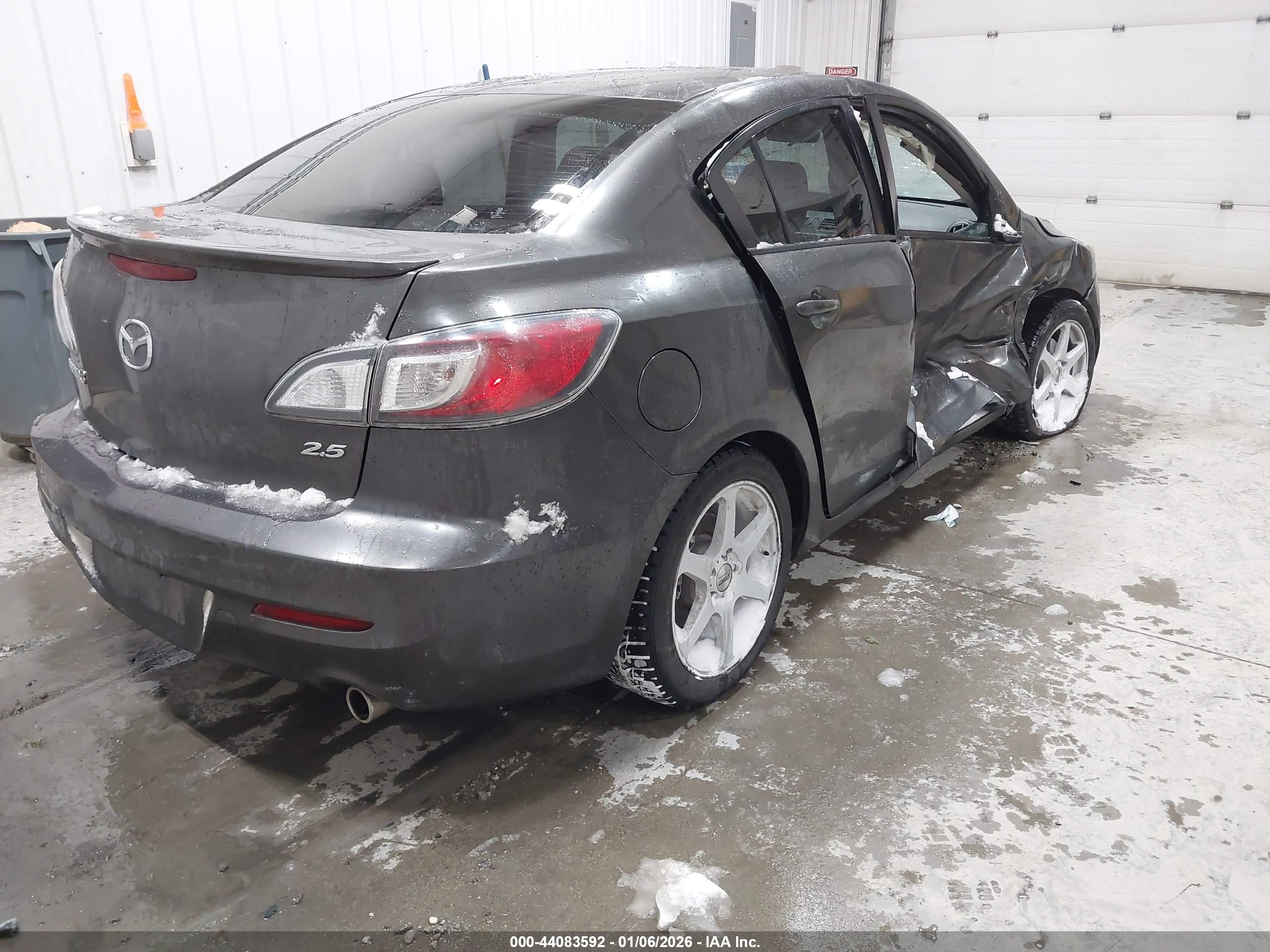 MAZDA MAZDA3 image 4