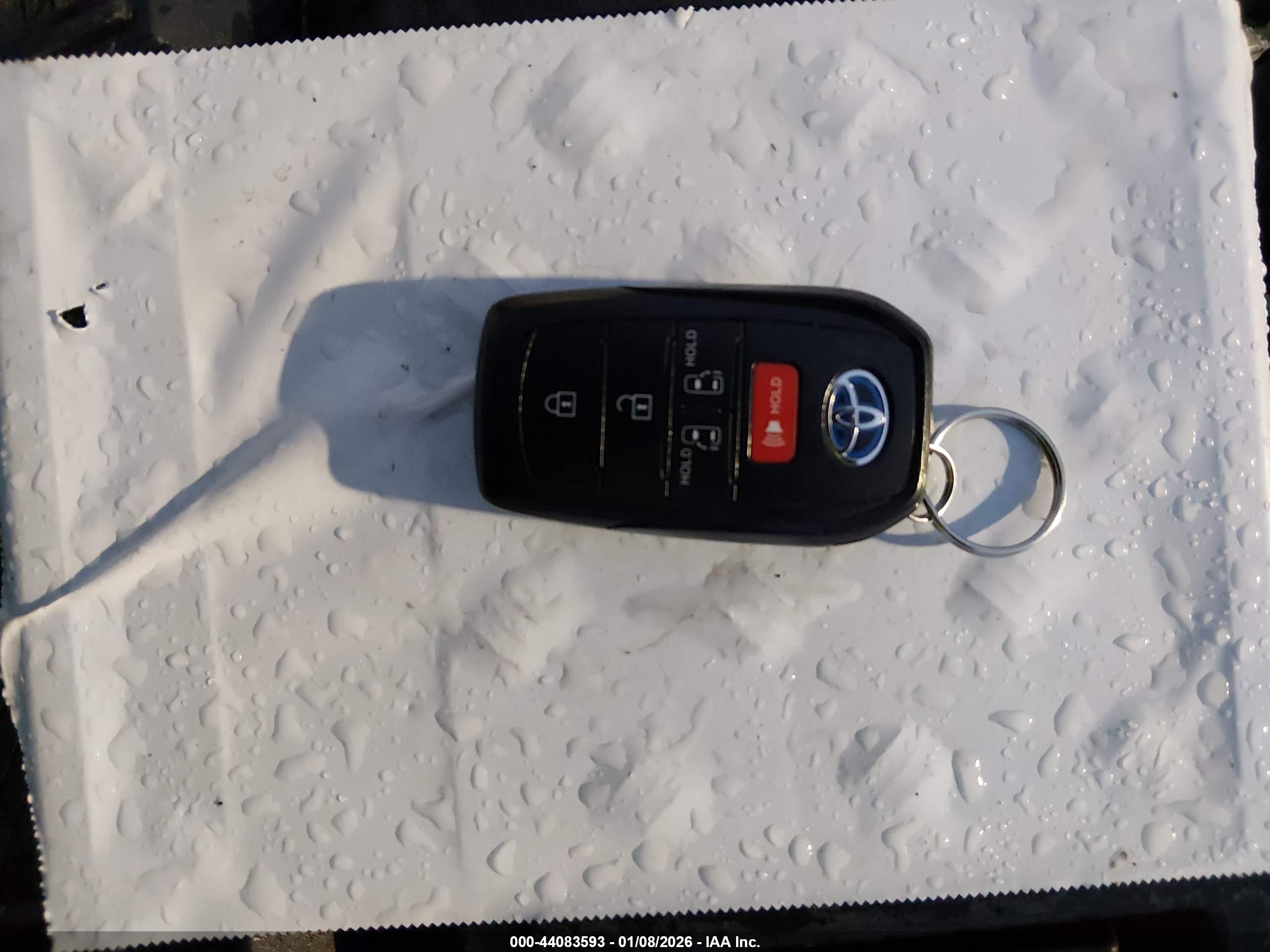 TOYOTA SIENNA image 11