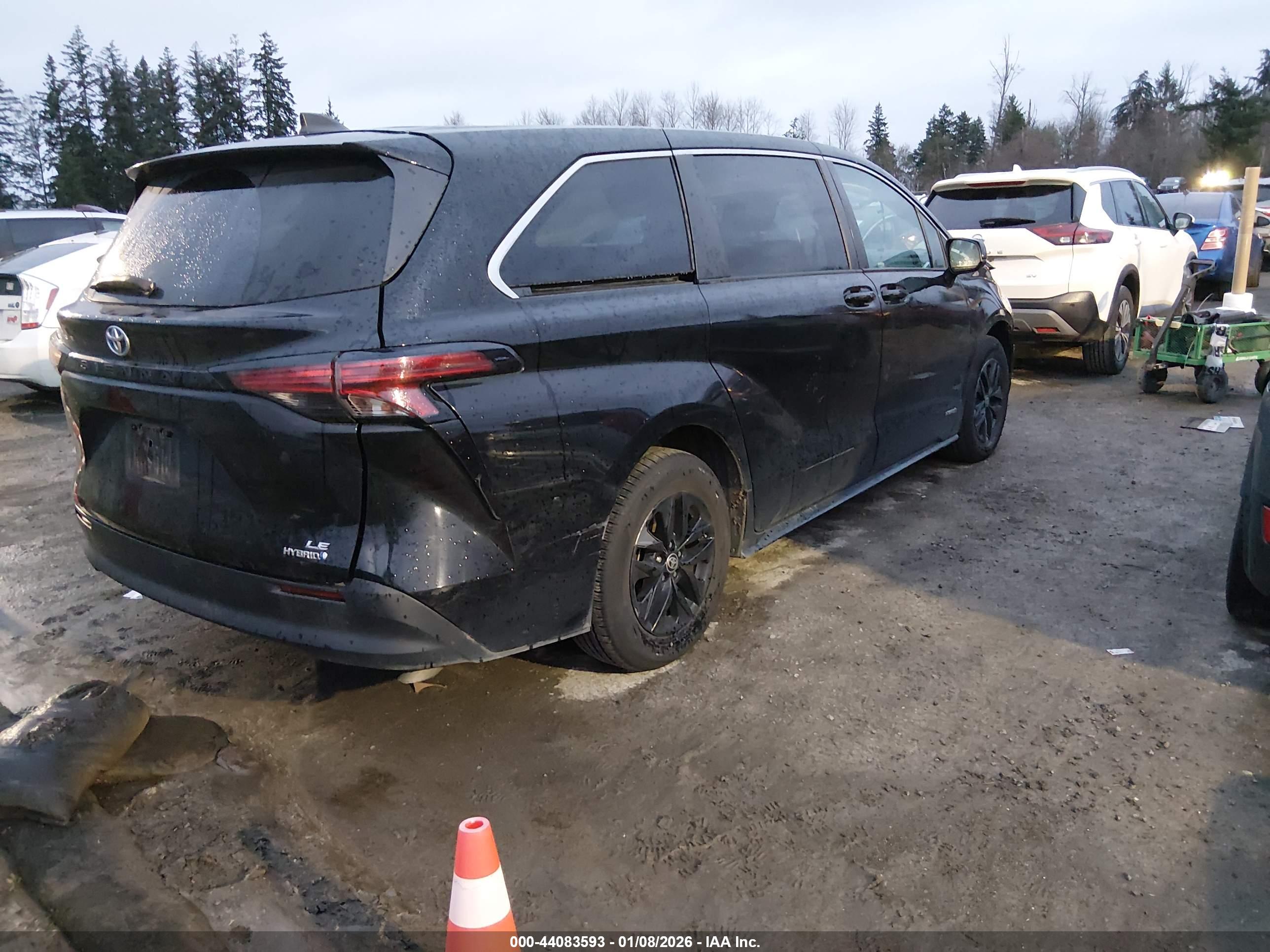 TOYOTA SIENNA image 4
