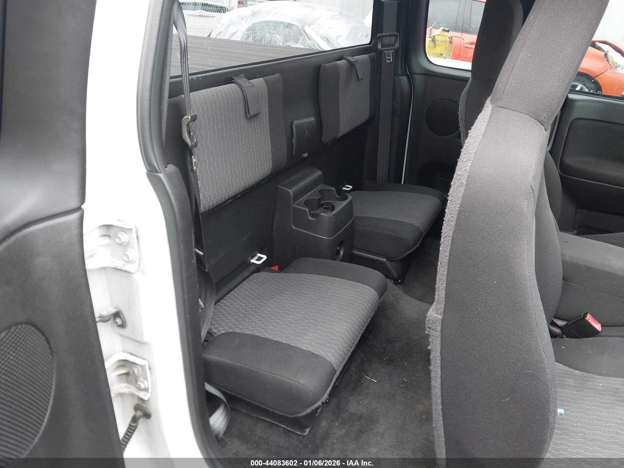 CHEVROLET COLORADO image 8
