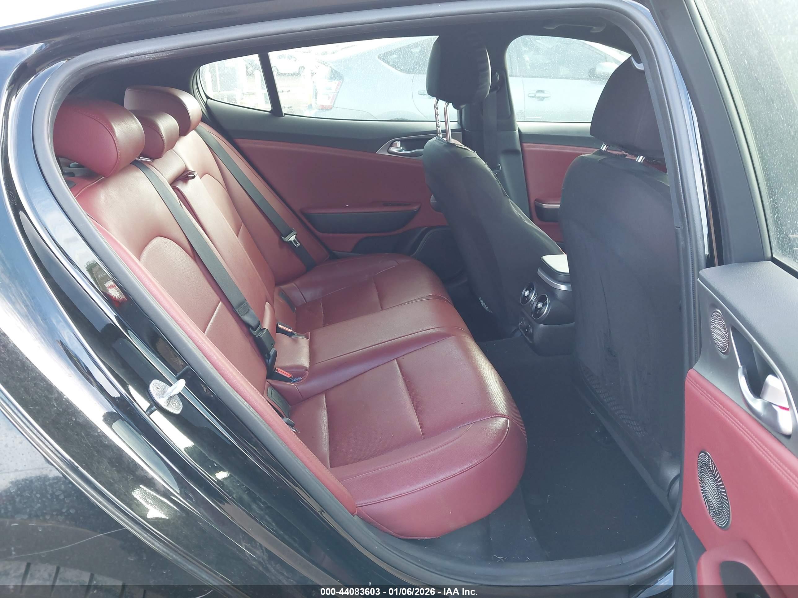 KIA STINGER image 8