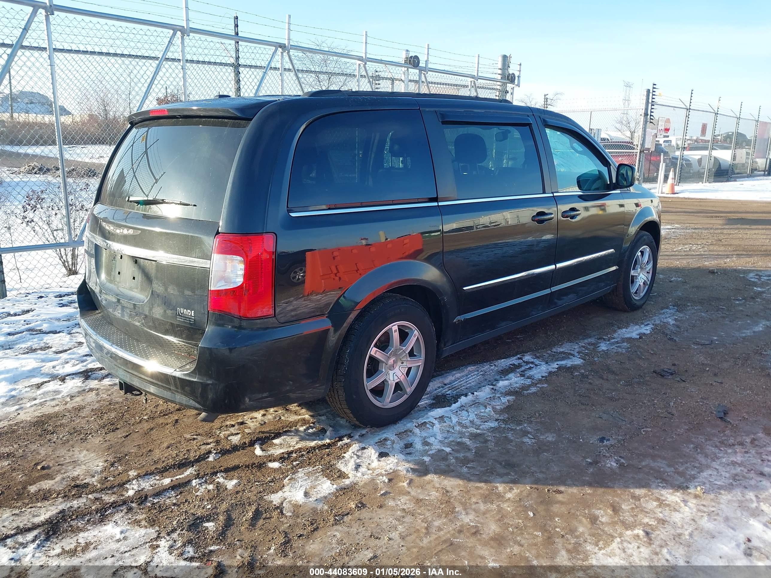 CHRYSLER TOWN image 4