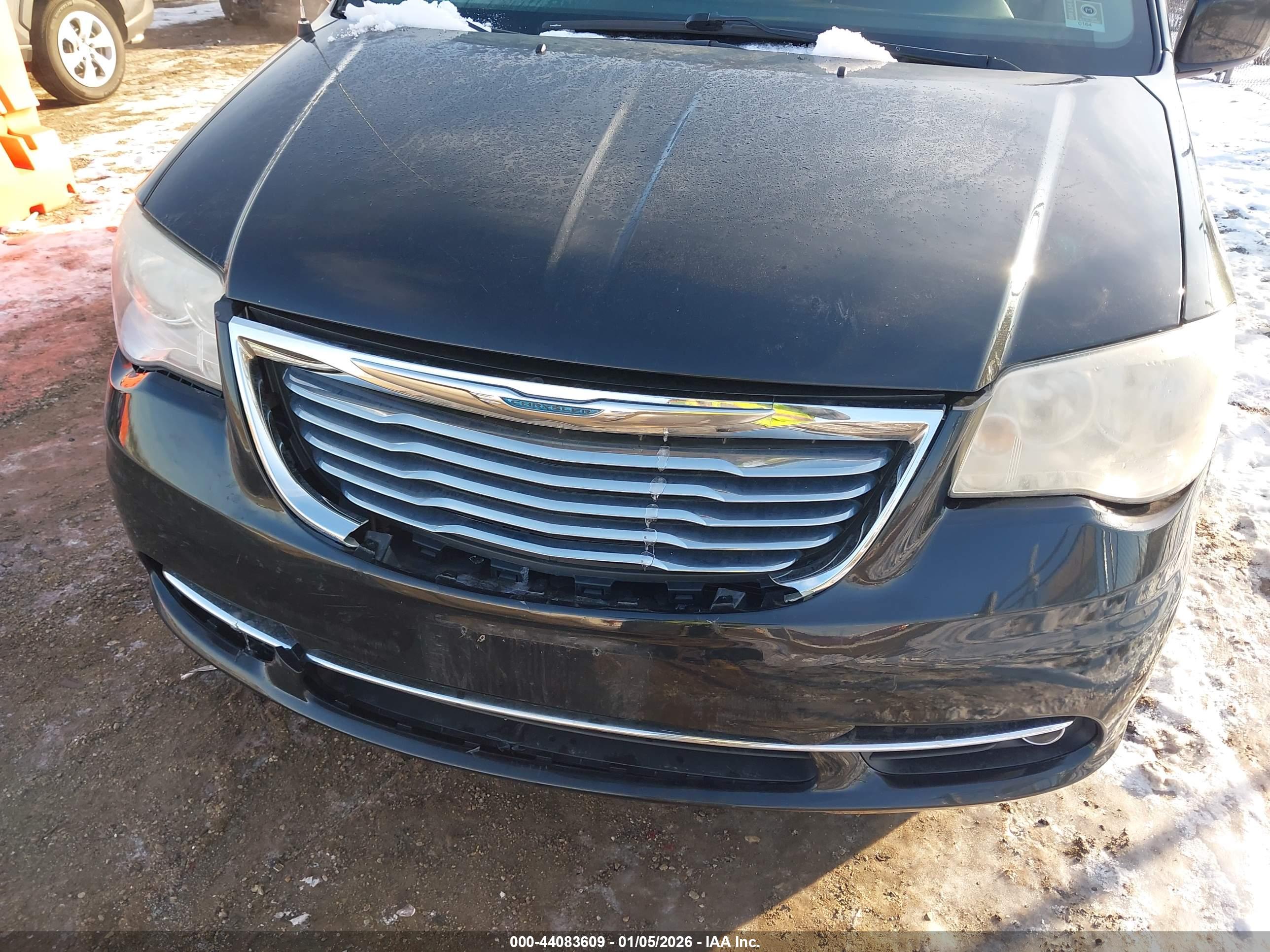 CHRYSLER TOWN image 6
