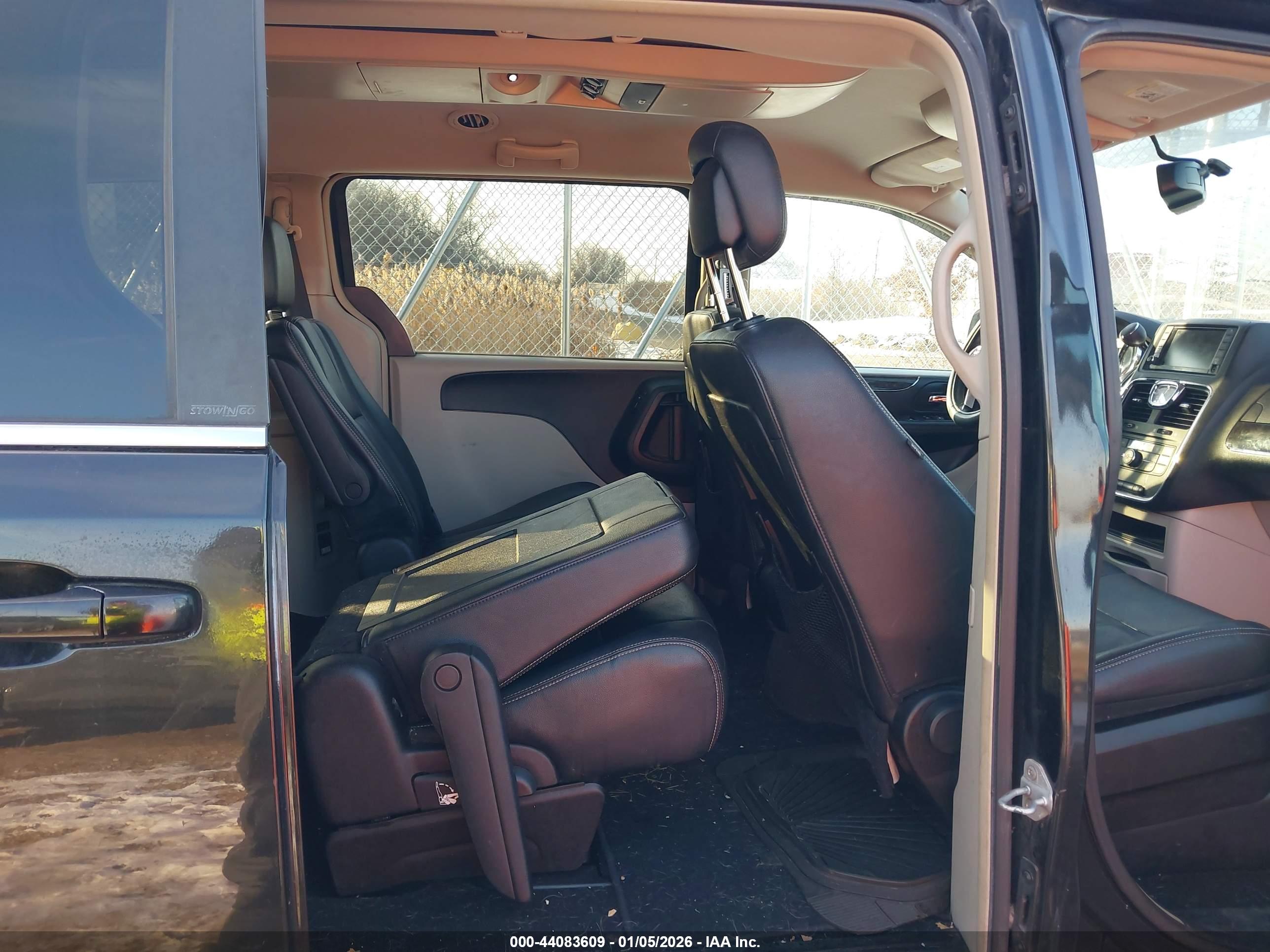 CHRYSLER TOWN image 8