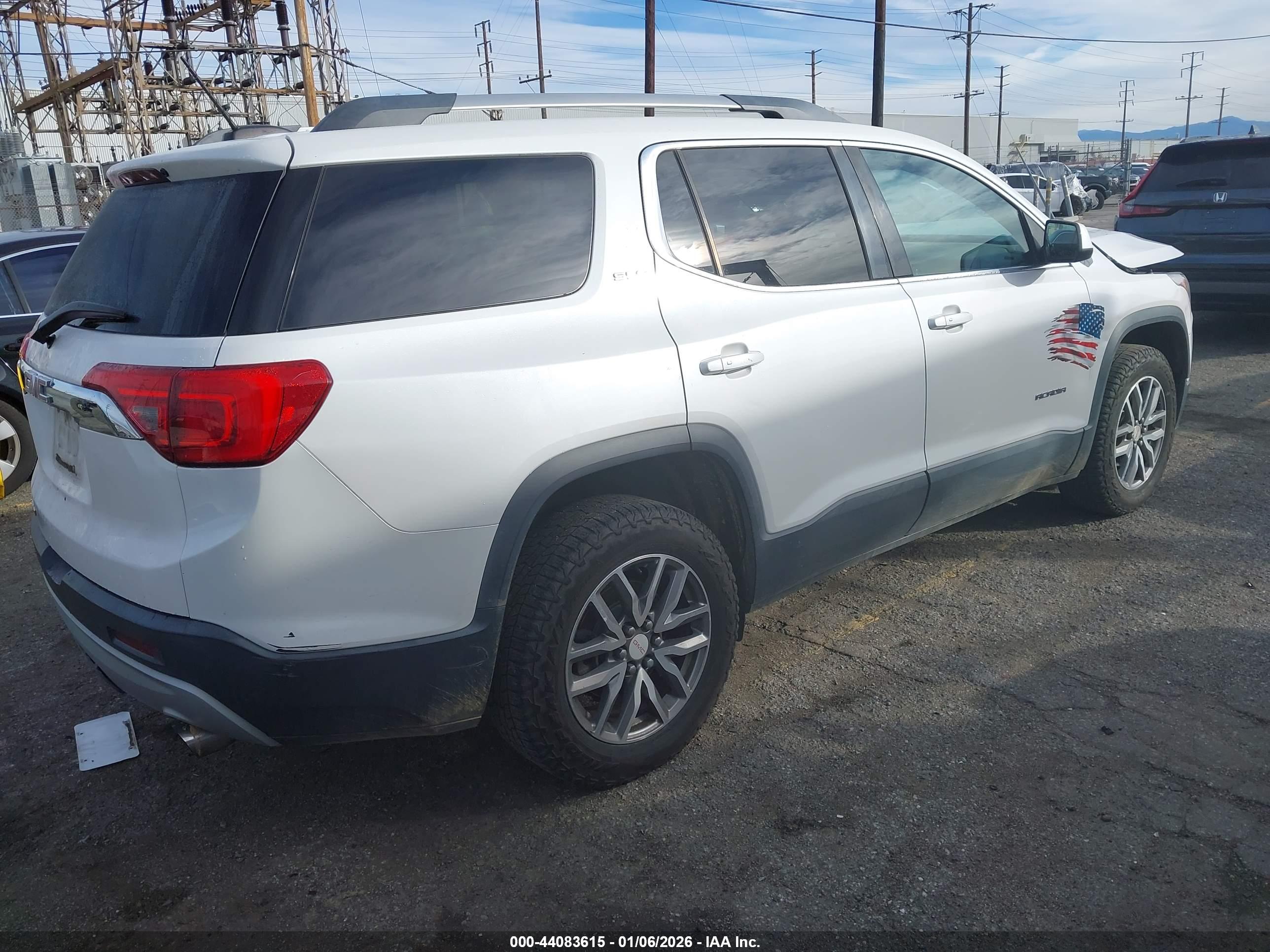 GMC ACADIA image 4