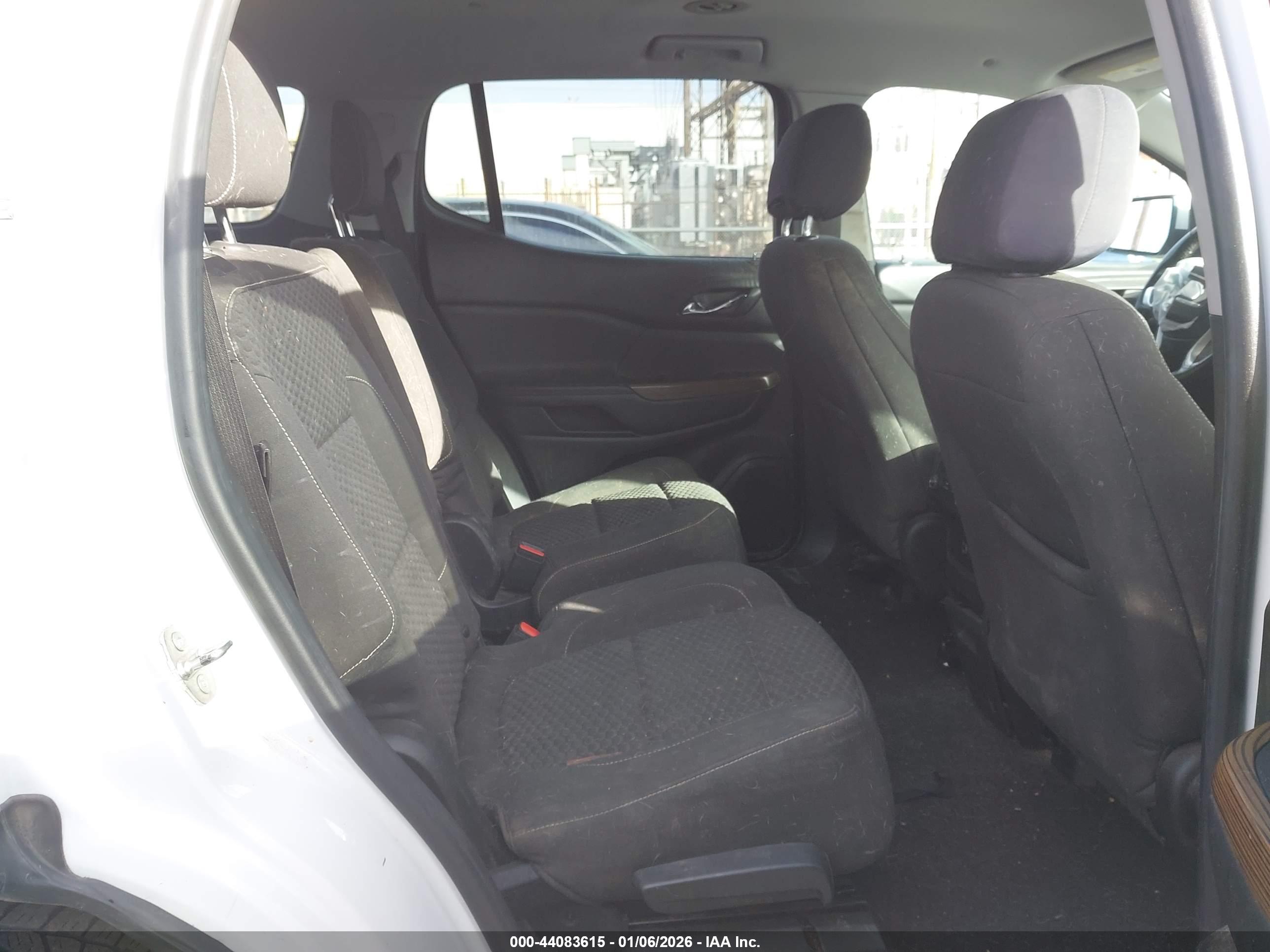 GMC ACADIA image 8