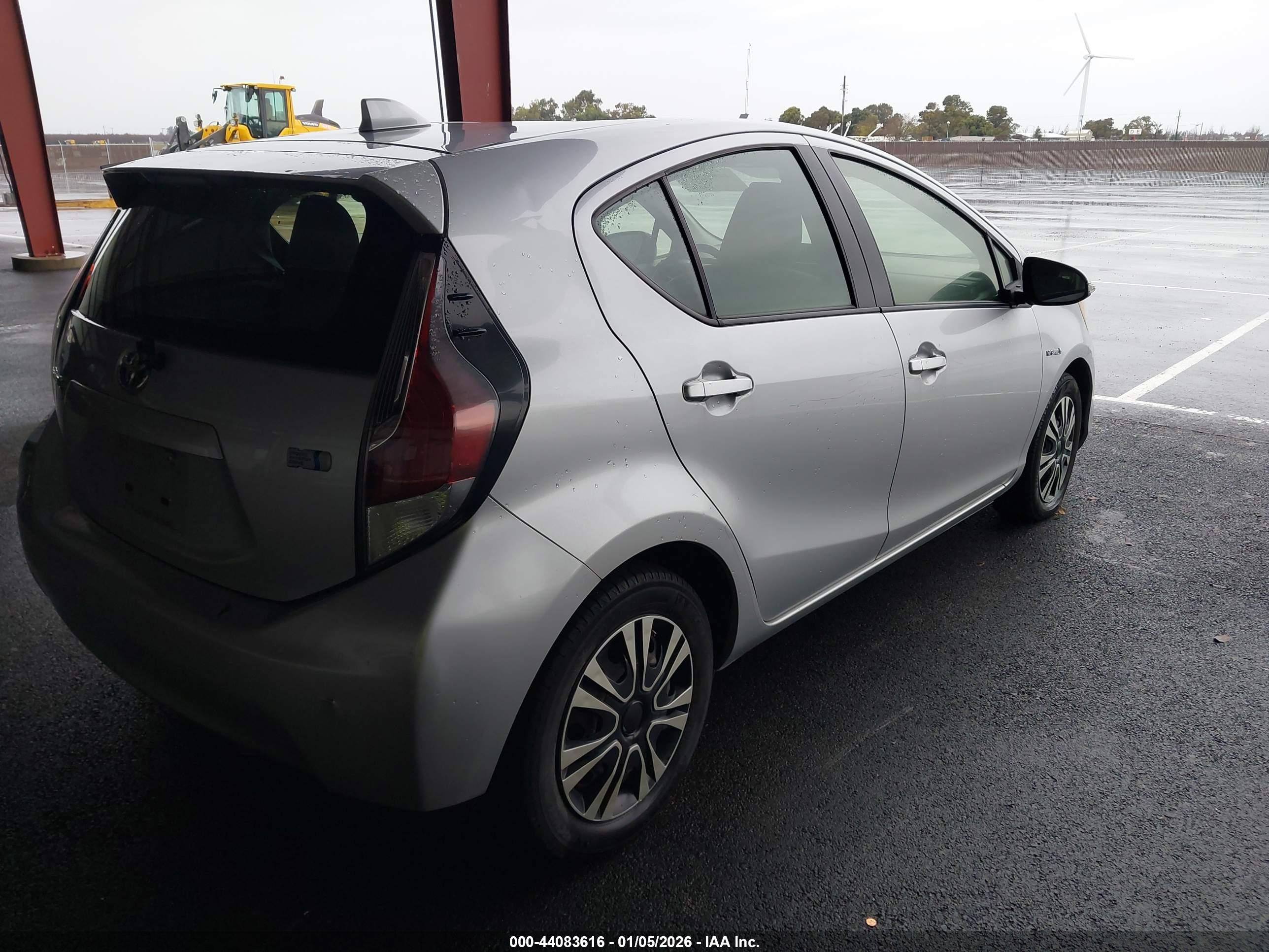 TOYOTA PRIUS image 4