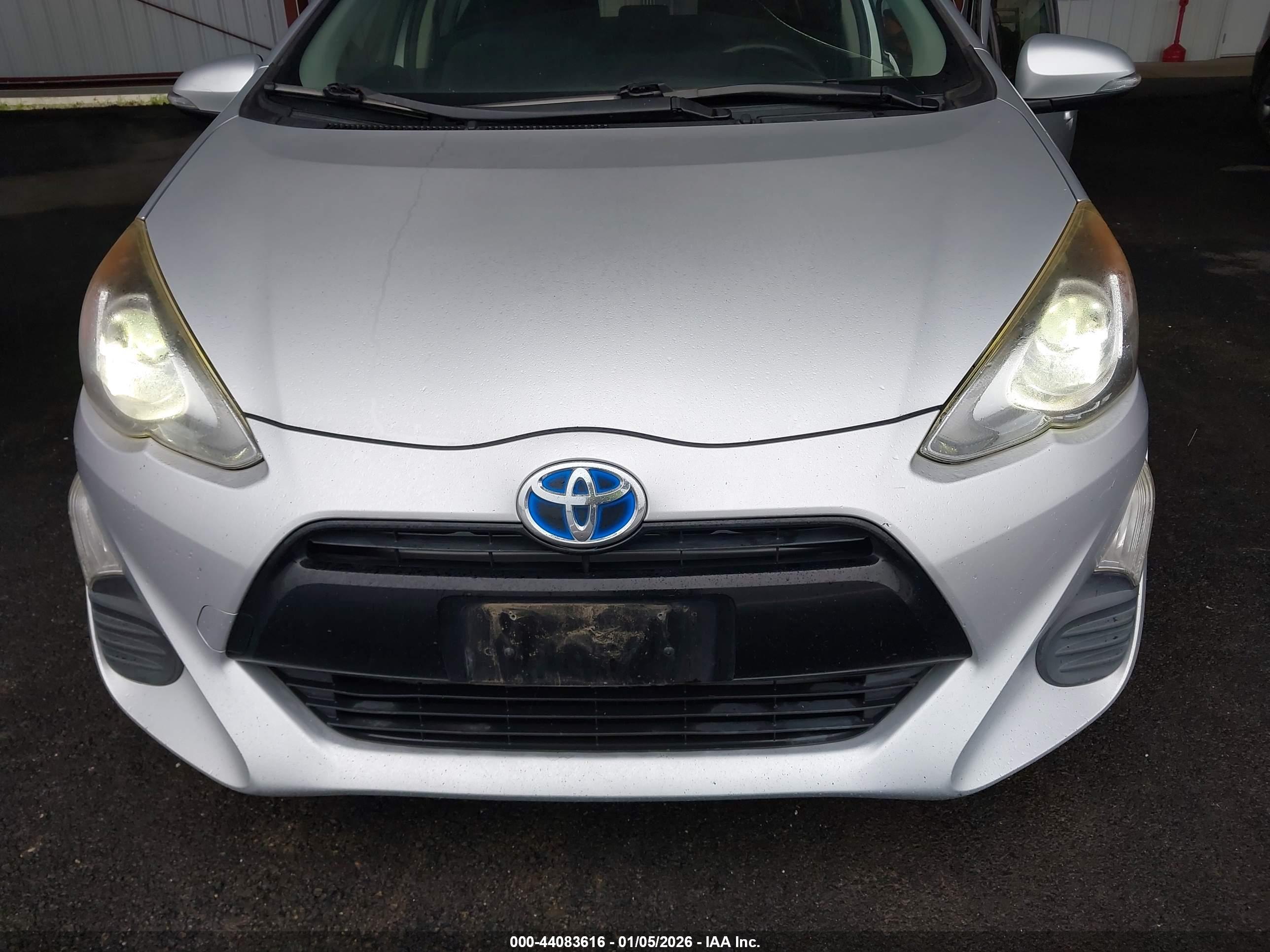 TOYOTA PRIUS image 6
