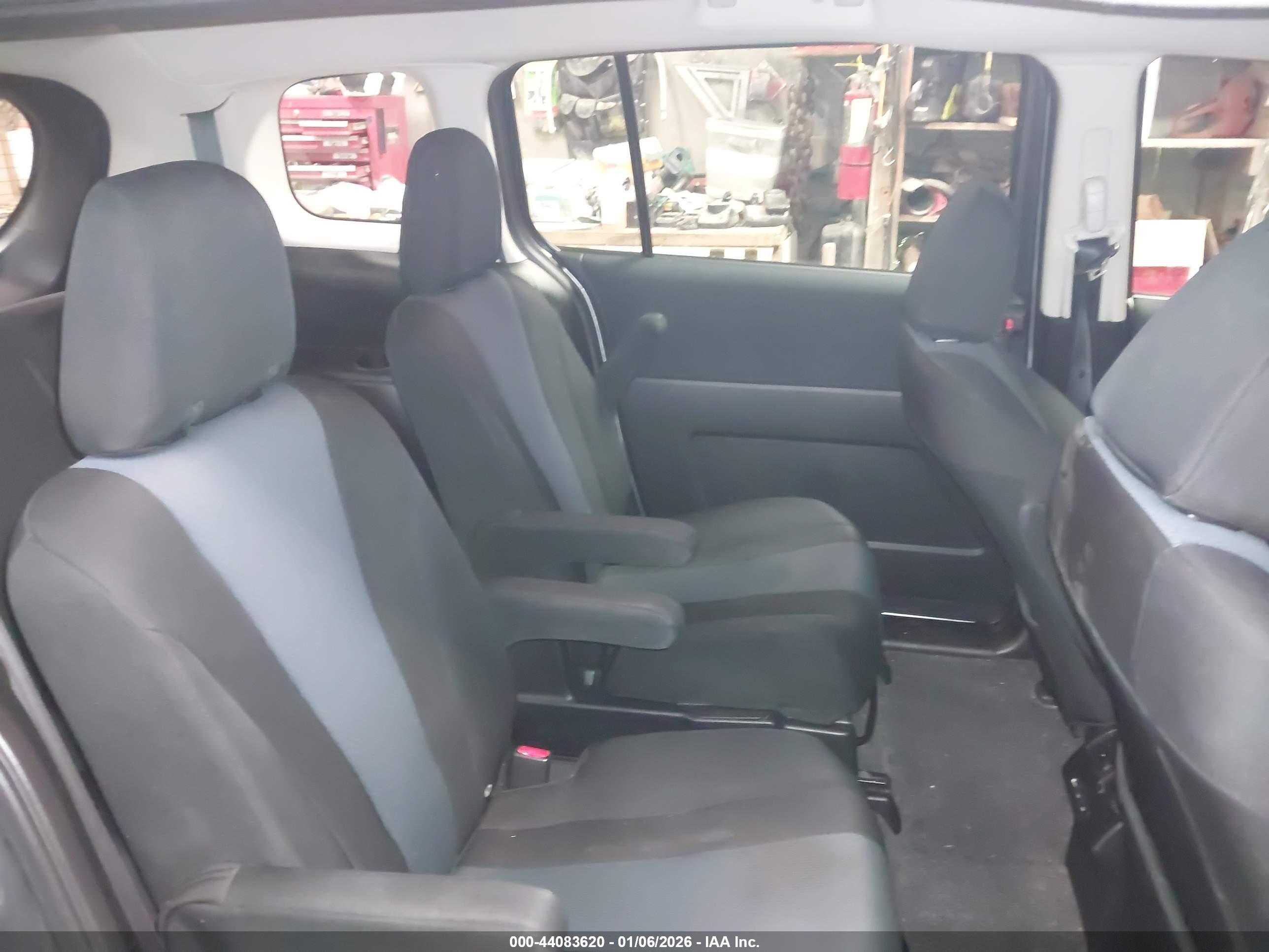 MAZDA MAZDA5 image 8