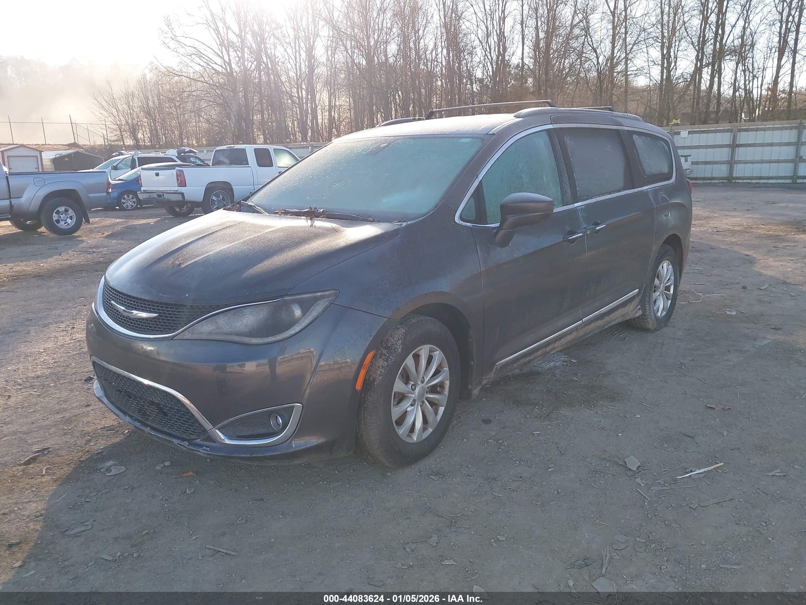 CHRYSLER PACIFICA image 2