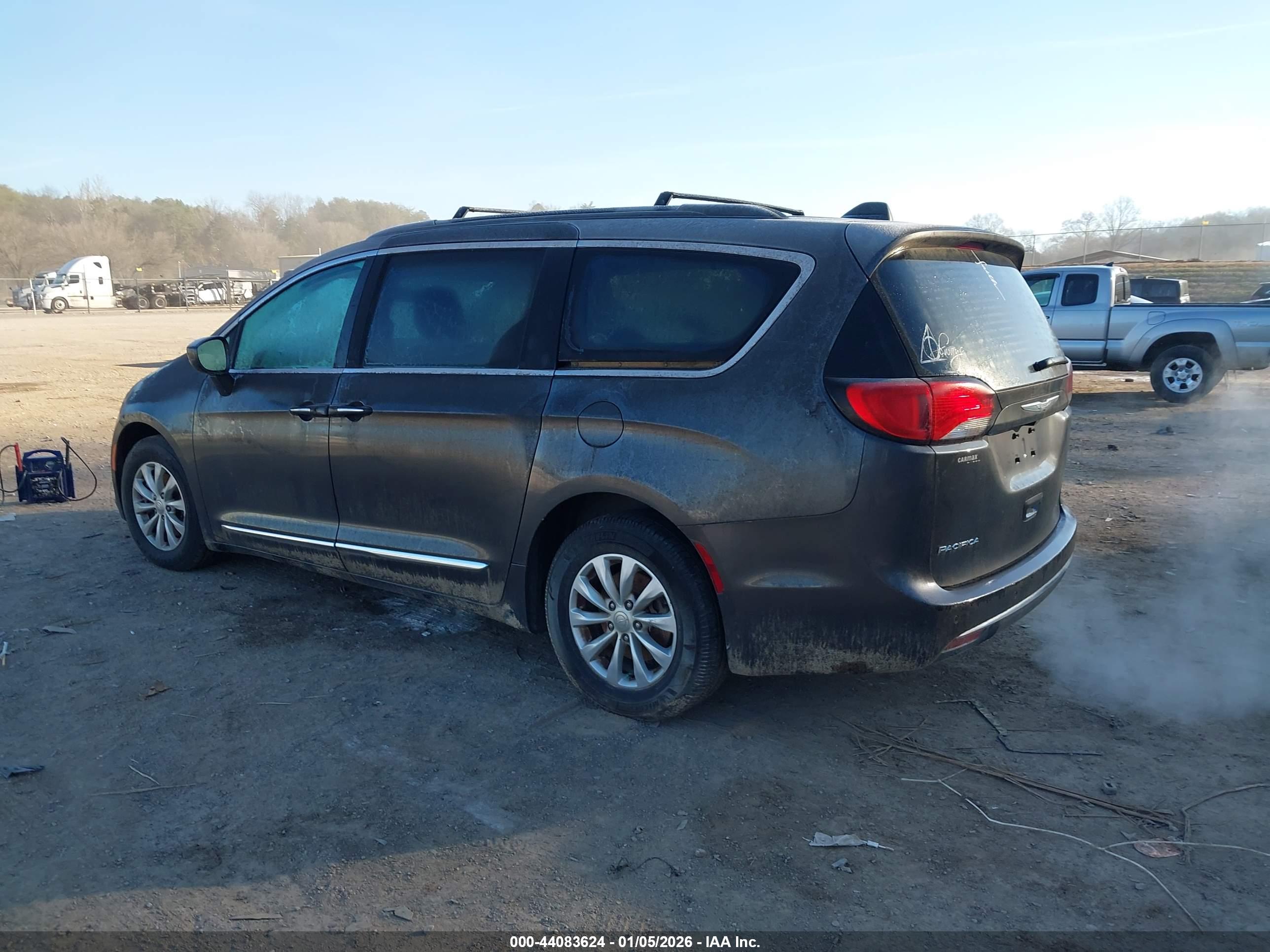 CHRYSLER PACIFICA image 3