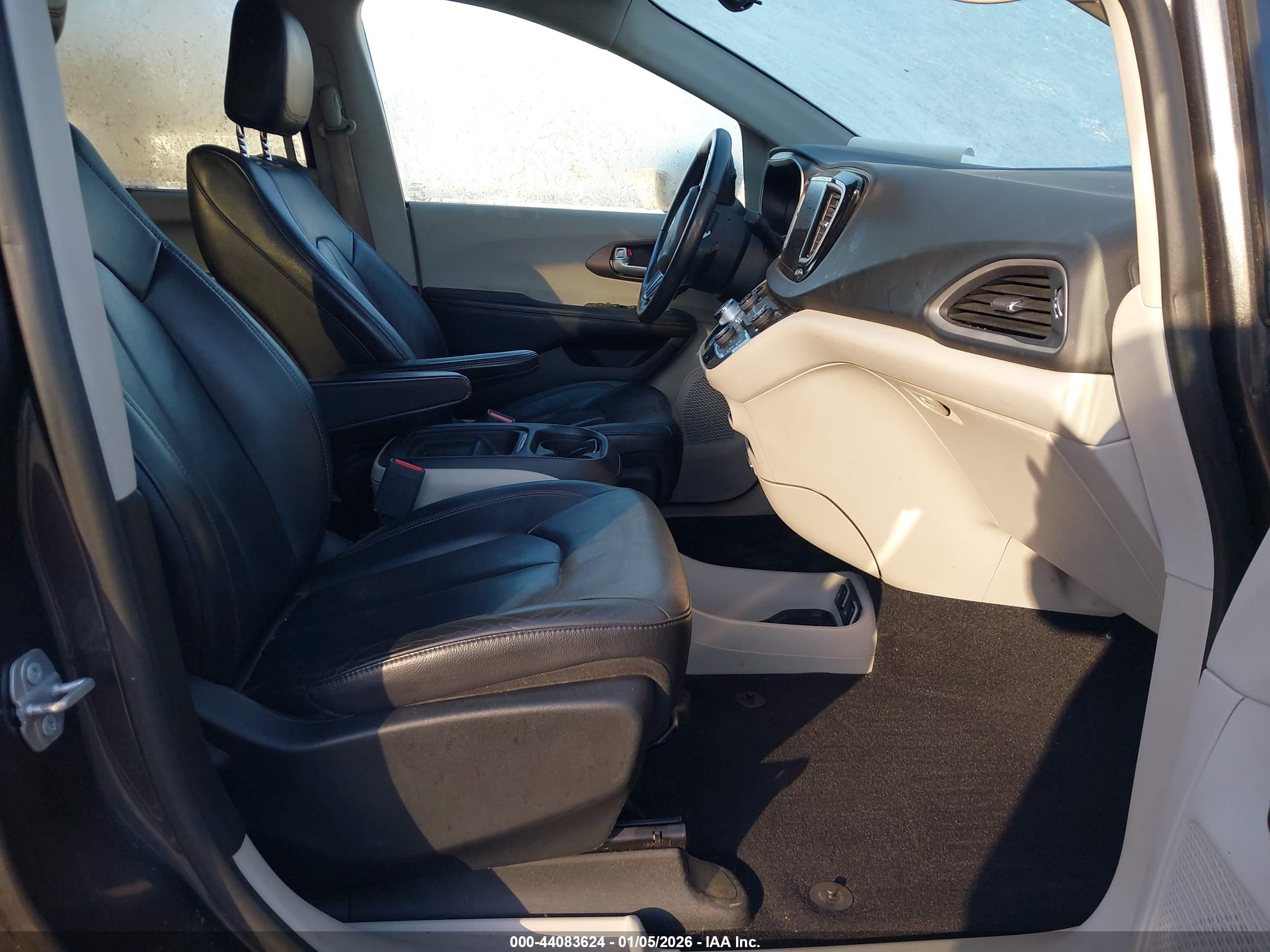 CHRYSLER PACIFICA image 5