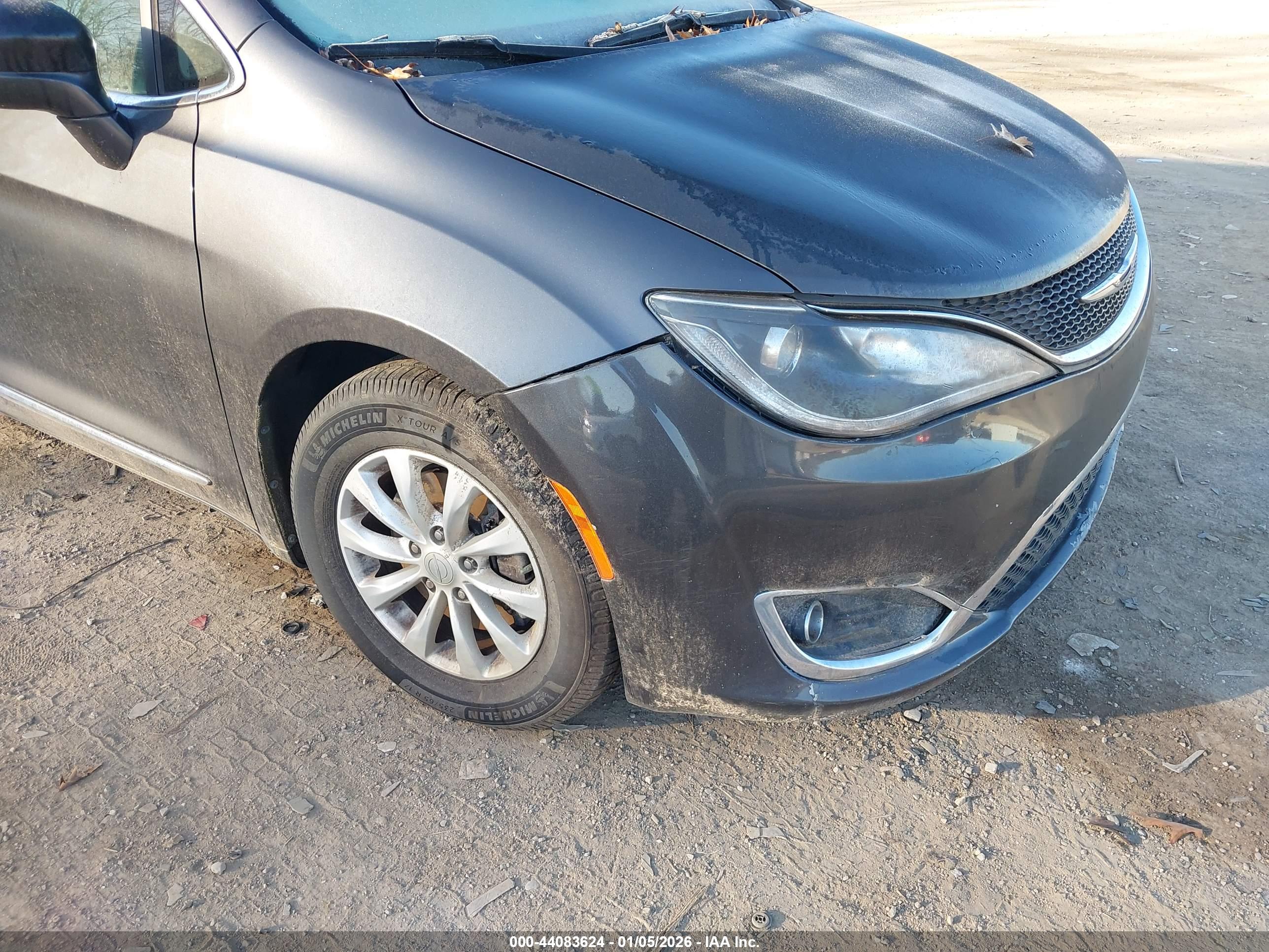 CHRYSLER PACIFICA image 6