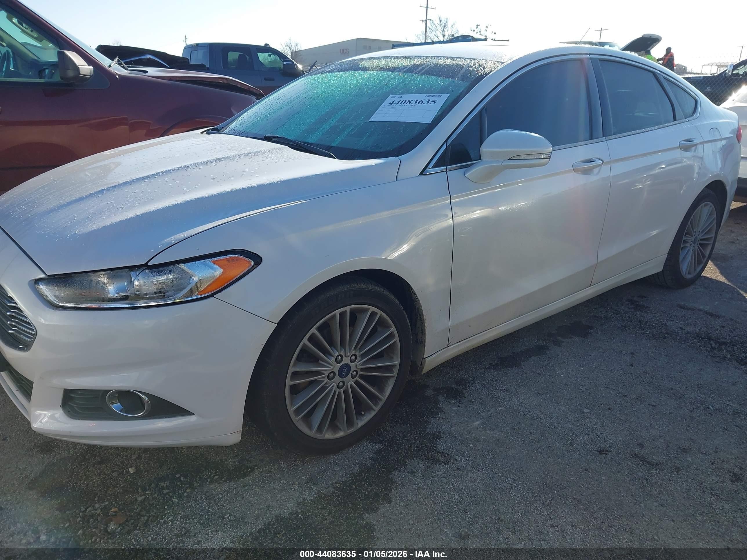 FORD FUSION image 2