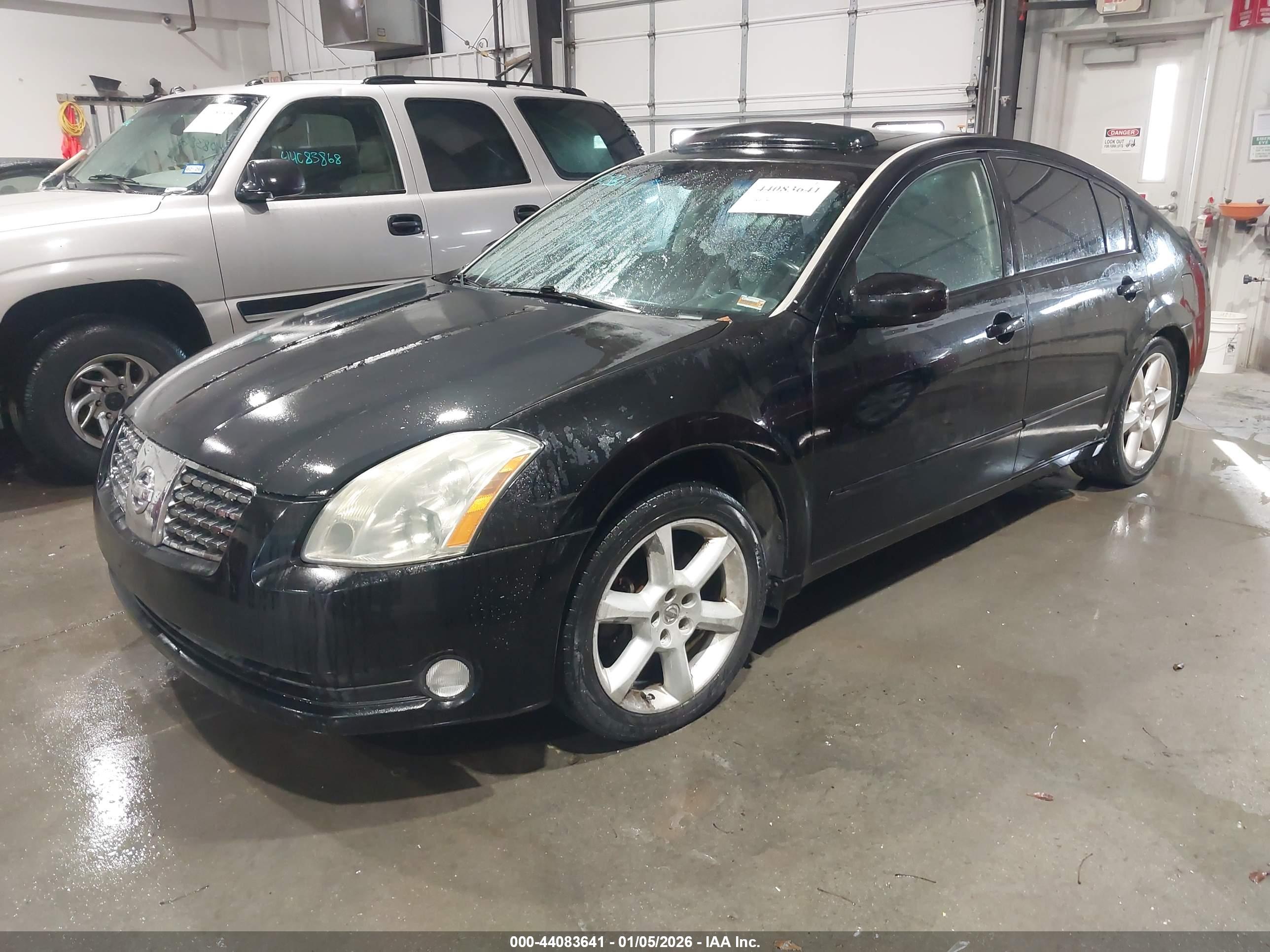 NISSAN MAXIMA image 2