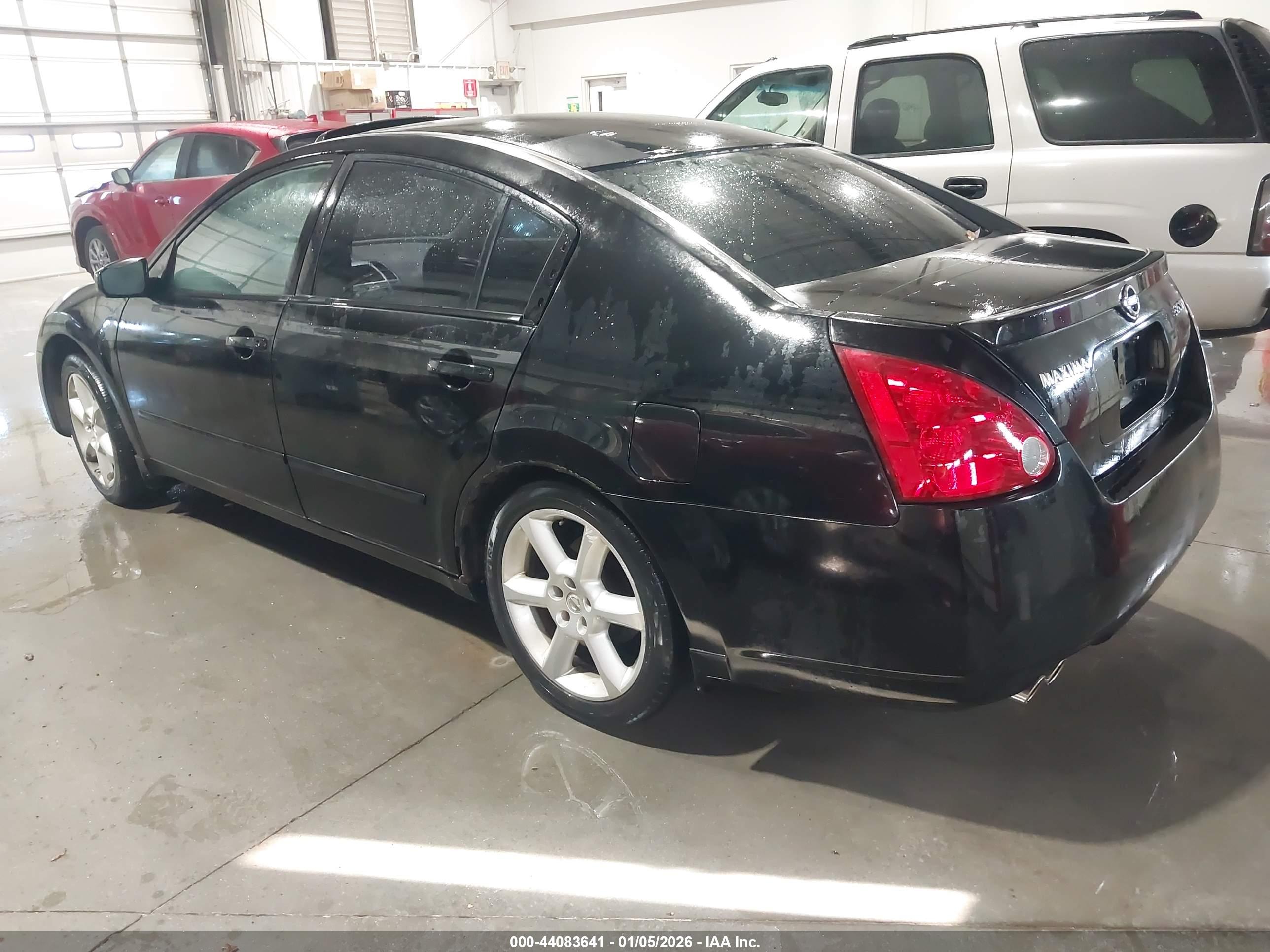 NISSAN MAXIMA image 3