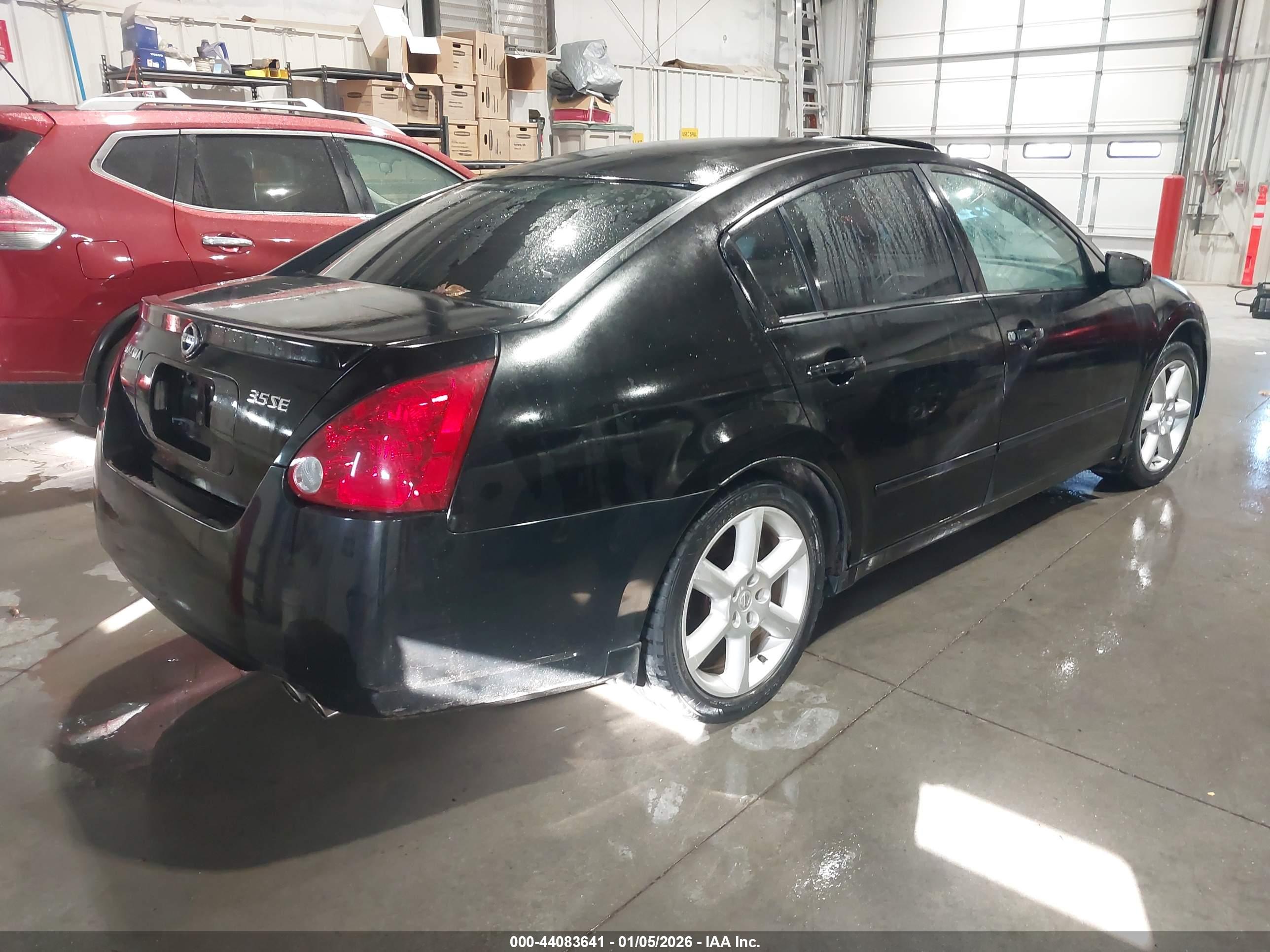 NISSAN MAXIMA image 4