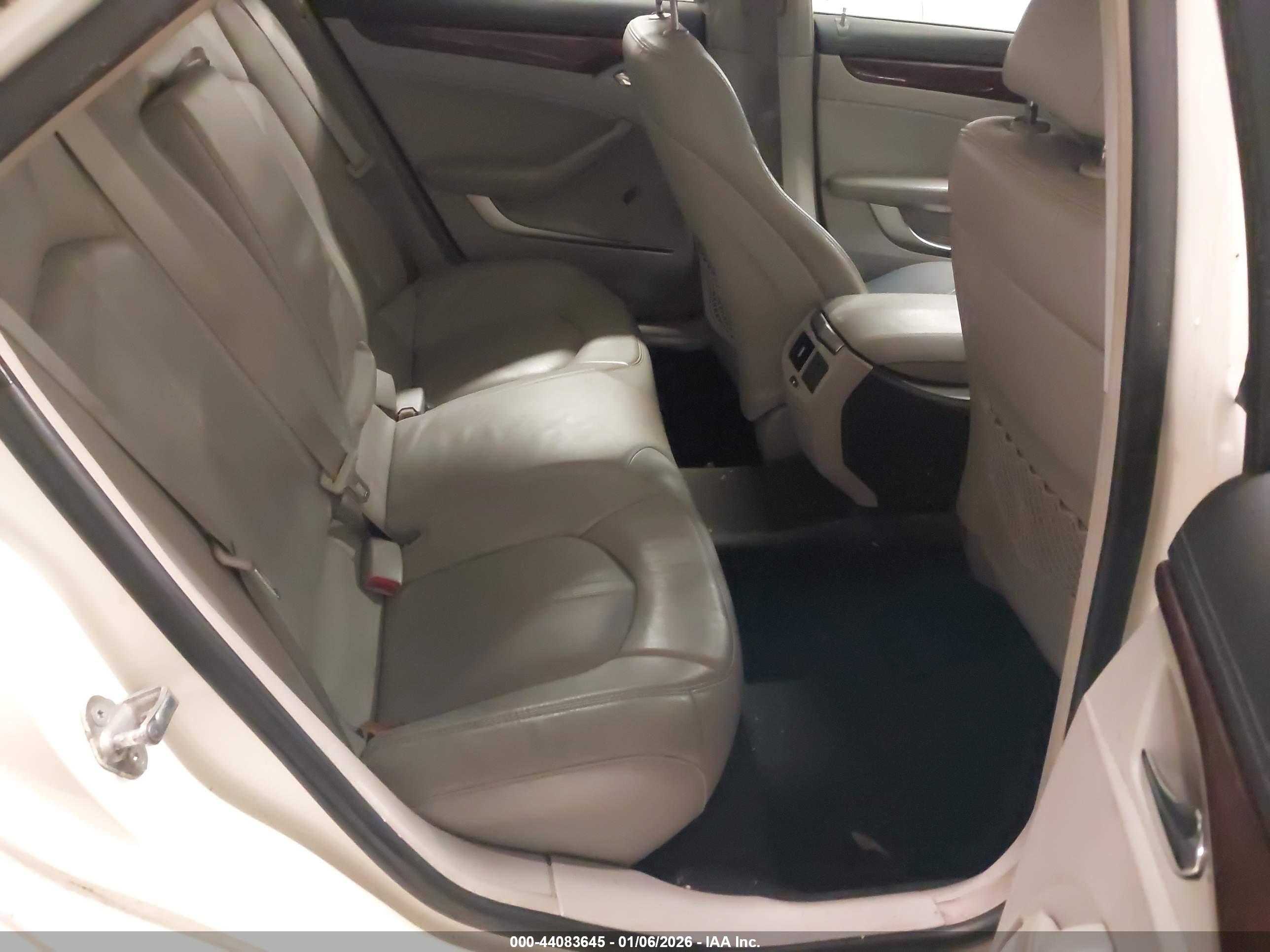 CADILLAC CTS image 8
