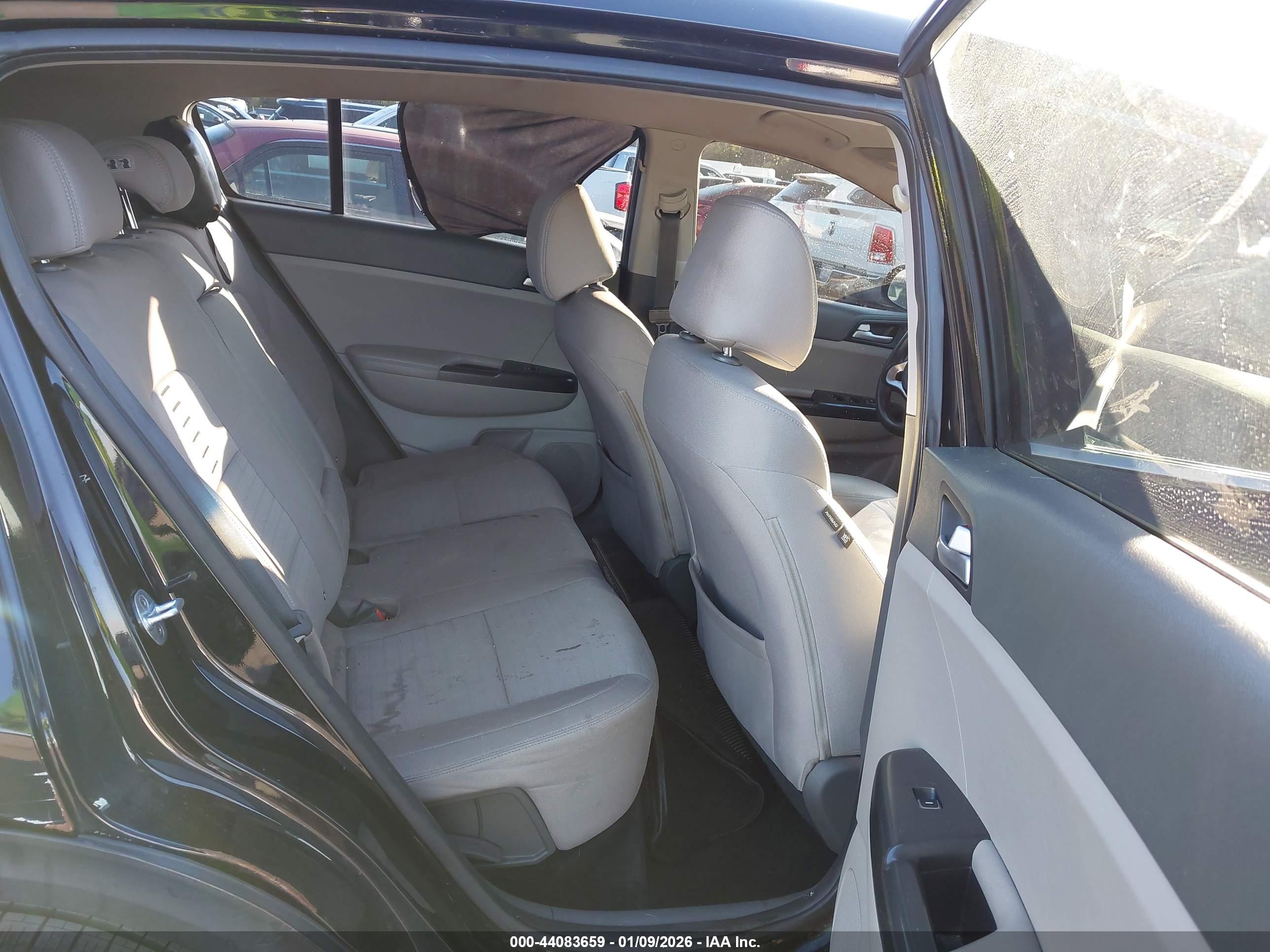 KIA SPORTAGE image 8